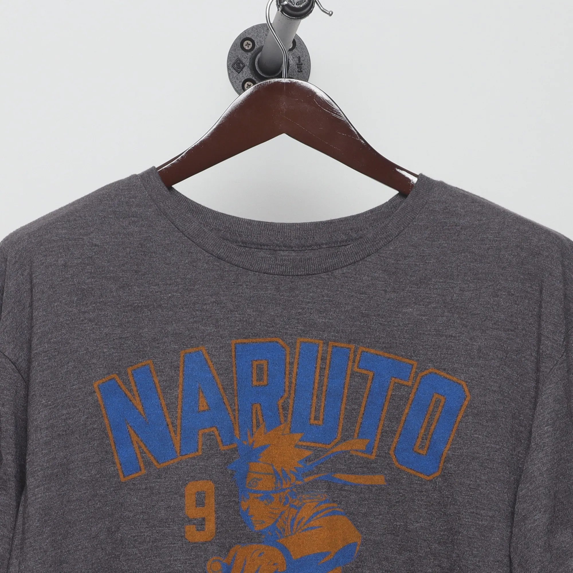 Close-up of the collar and tag on the Vintage 2010s Naruto Anime Graphic T-Shirt XL