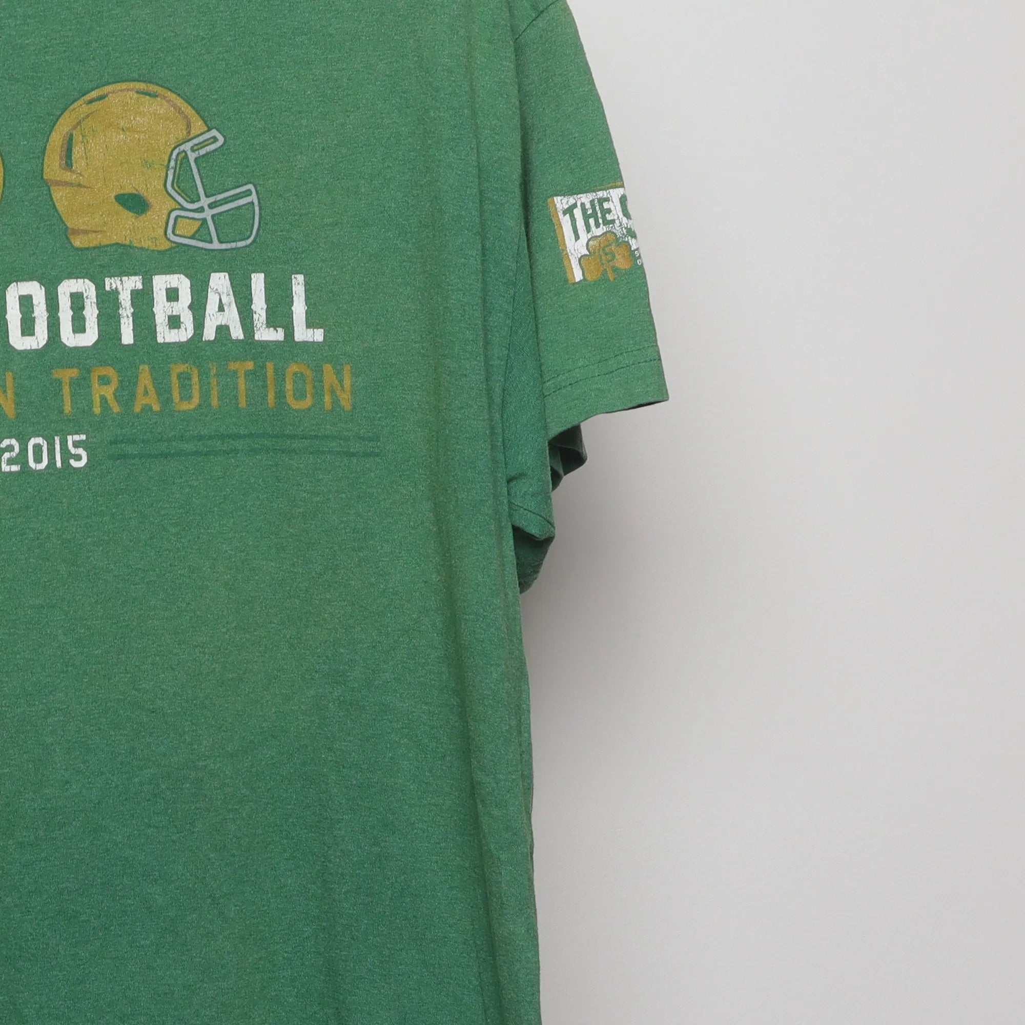 Close-up of the sleeve on the Vintage 2010s Notre Dame Football Graphic T-Shirt M