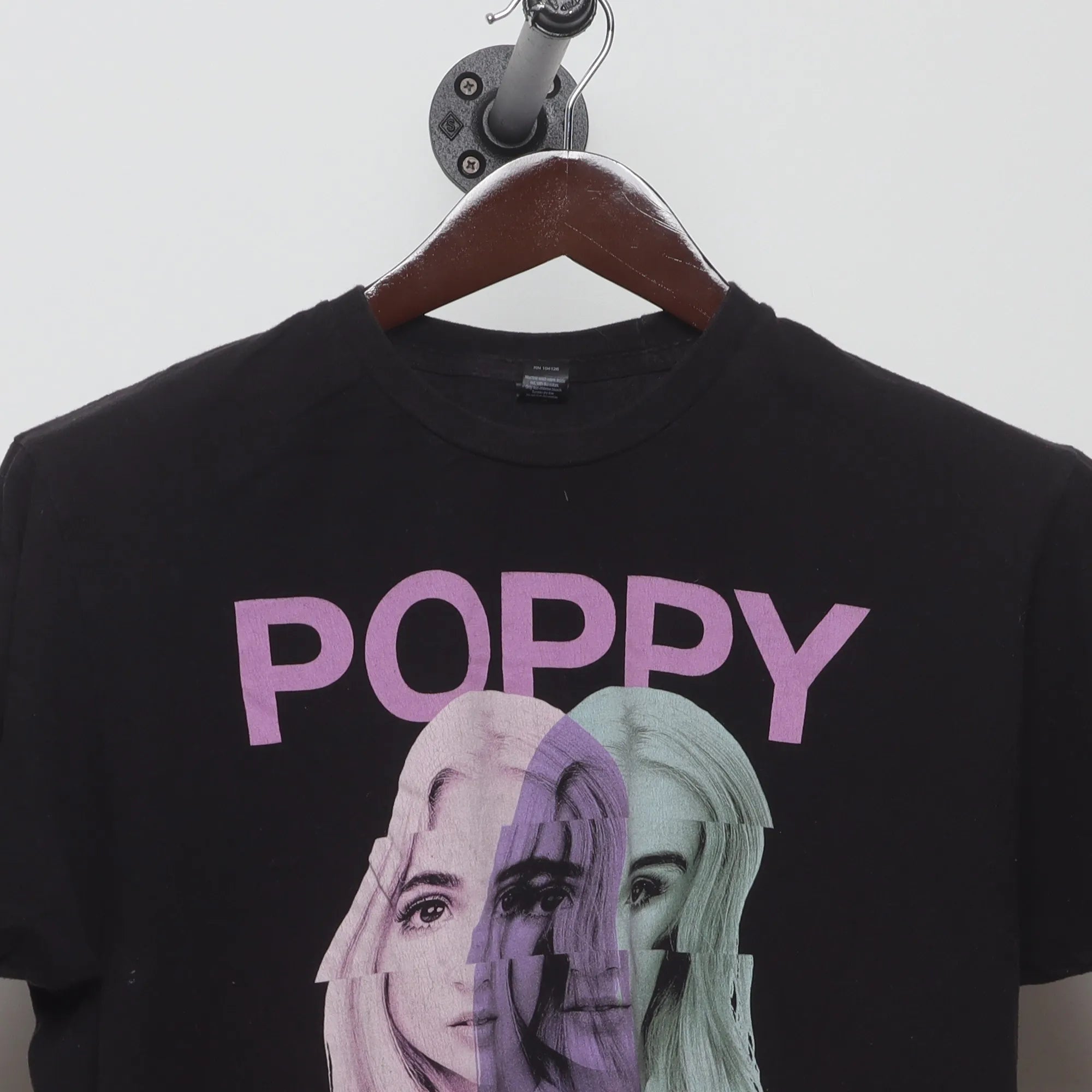 Close-up of the collar and tag on the Vintage 2010s Poppy Glitch Graphic Band T-Shirt L