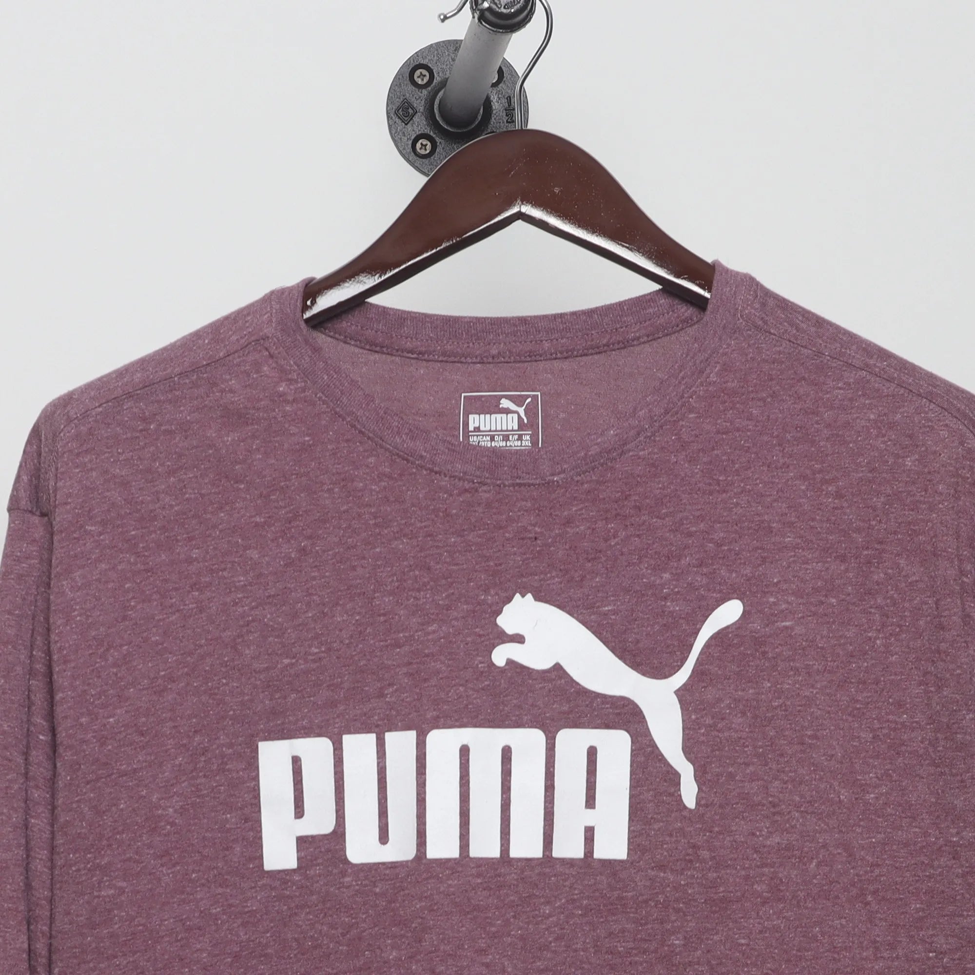 Close-up of the collar and tag on the Vintage 2010s Puma Big Logo Heathered T-Shirt XL