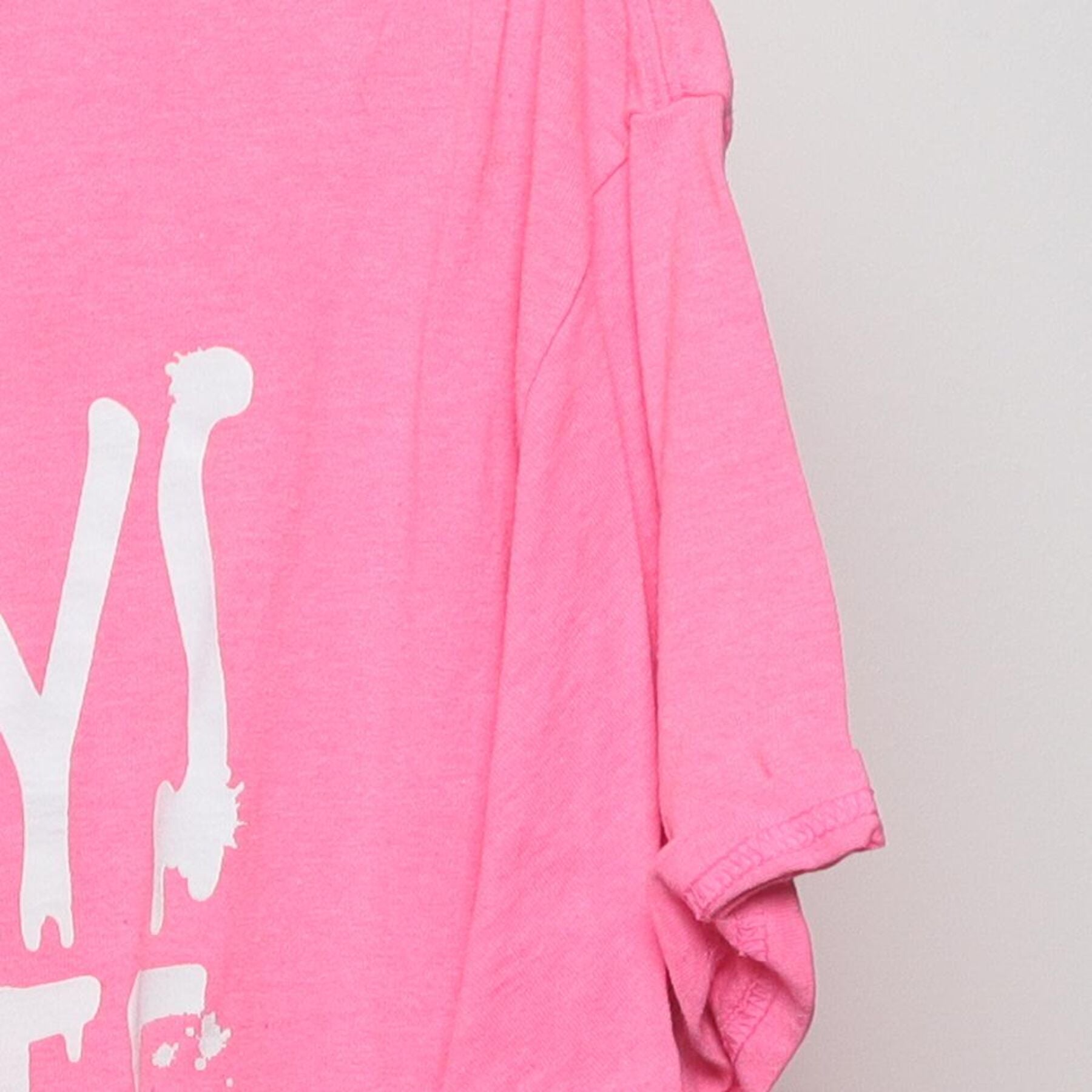 Close-up of the Right sleeve on the Vintage 2010s Savage Bear "No Days Off" T-Shirt - L