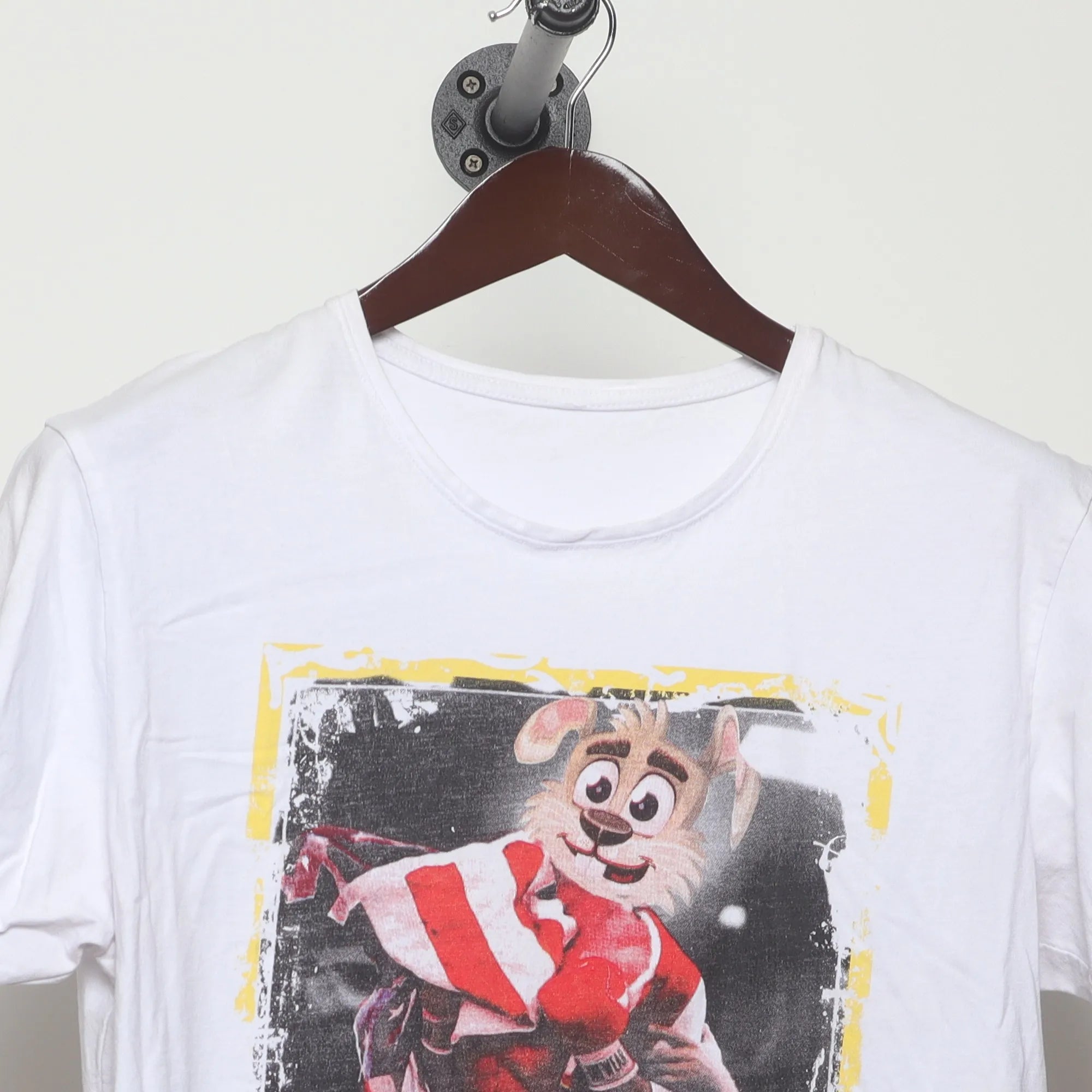 Close-up of the collar and tag on the Vintage 2010s Spurs Coyote Rocky Parody Tee L