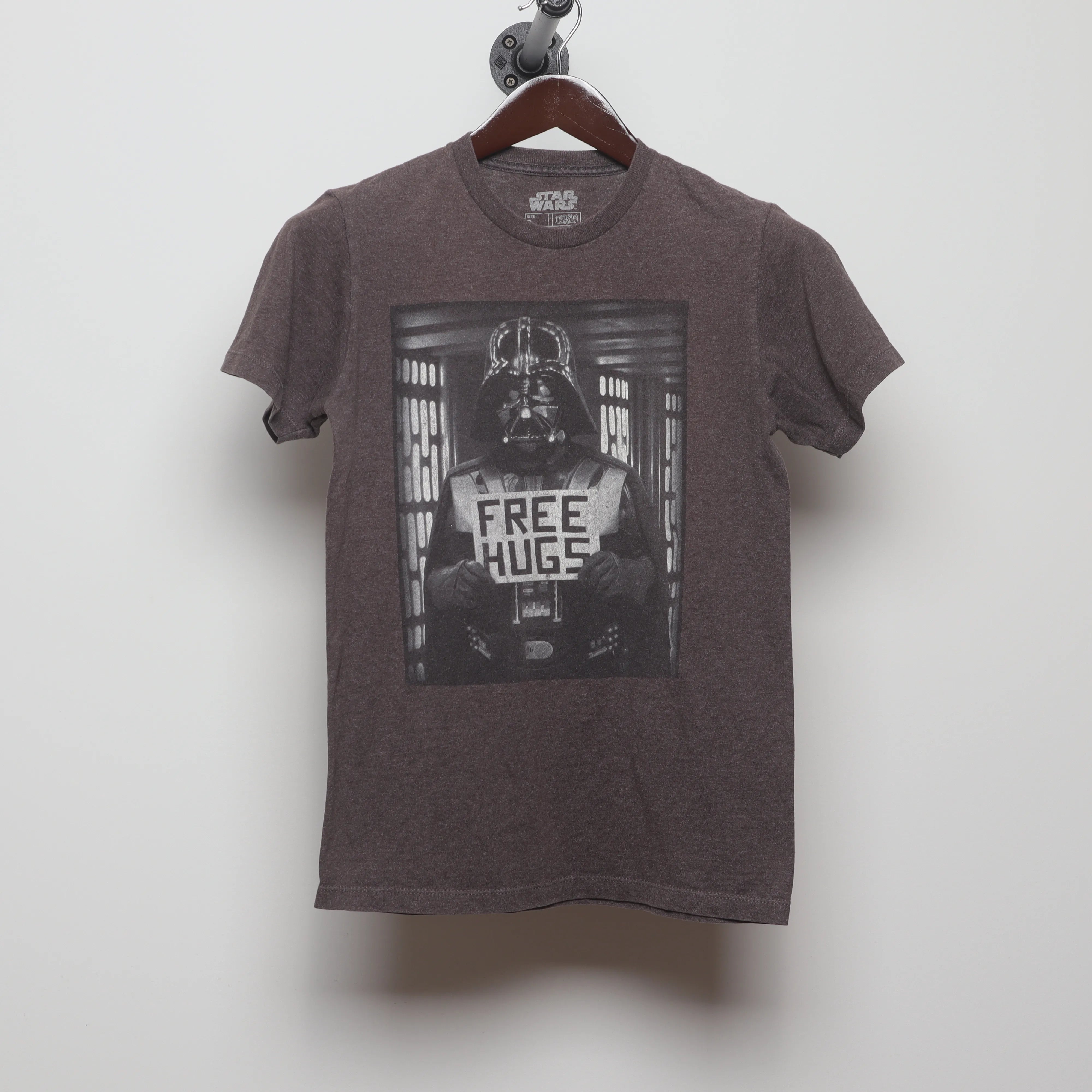 Front view of Vintage 2010s Star Wars Vader Free Hugs T-Shirt S