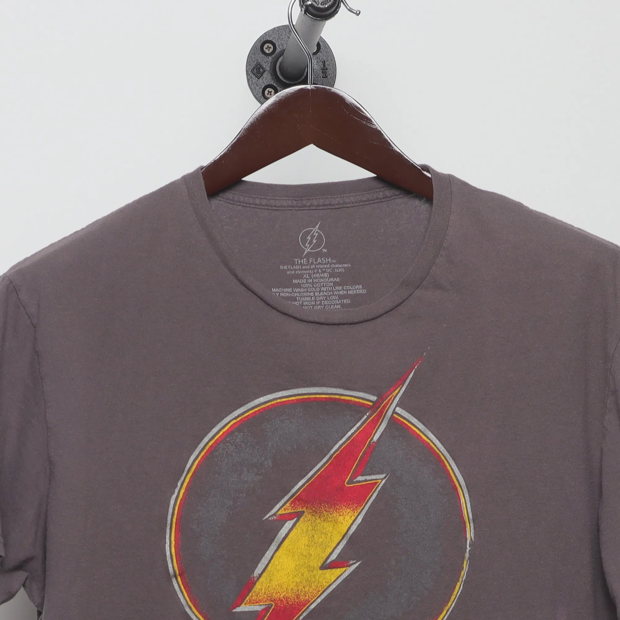 Close-up of the collar and tag on the Vintage 2010s The Flash Distressed Logo T-Shirt L