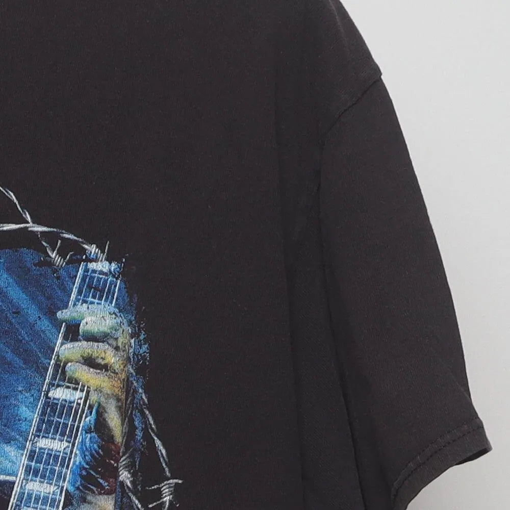 Close-up of the sleeve on the Vintage 2010s Toby Keith "Interstates & Tailgates" T-Shirt - XL