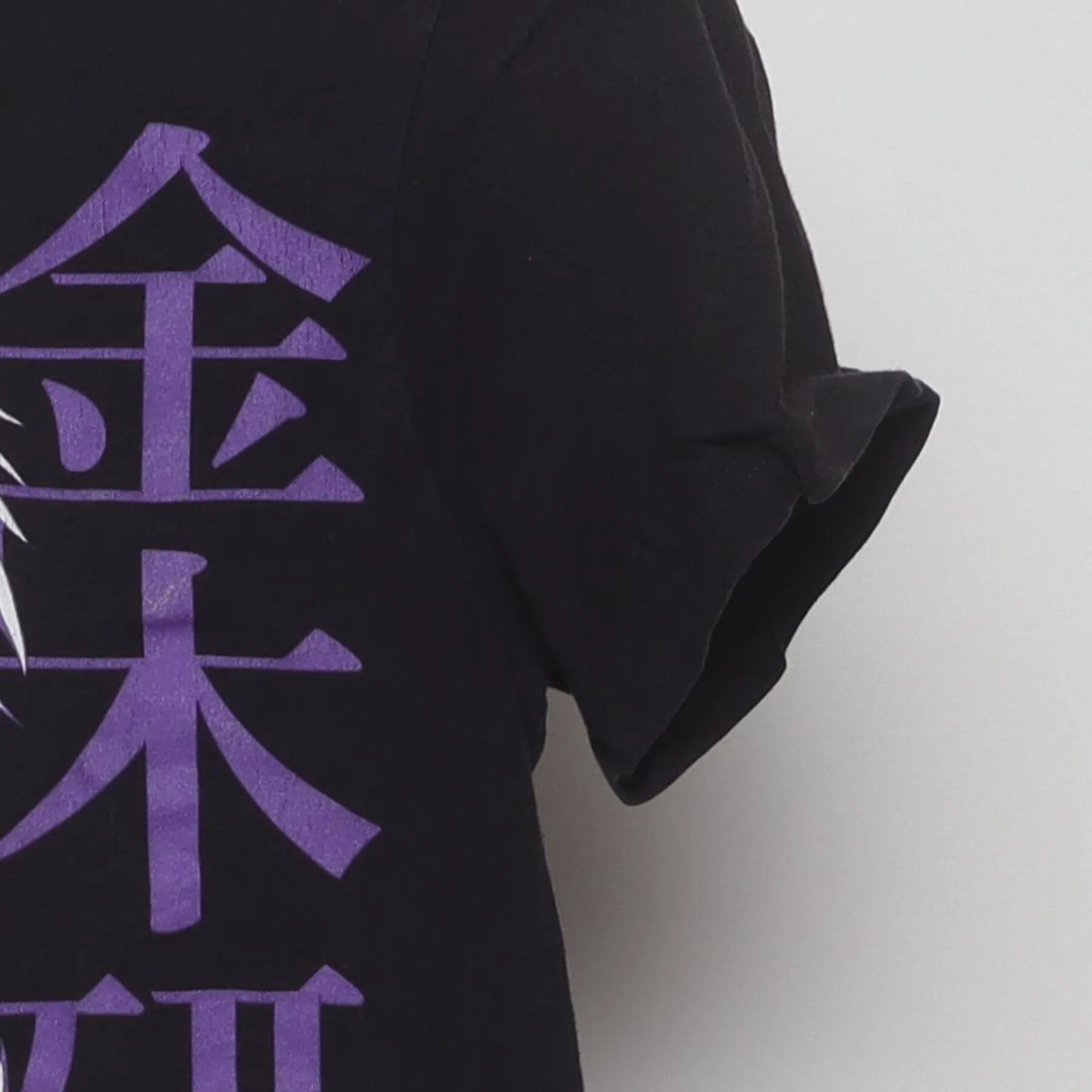 Close-up of the Right sleeve on the Vintage 2010s Tokyo Ghoul "Ken Kaneki Split" T-Shirt - S
