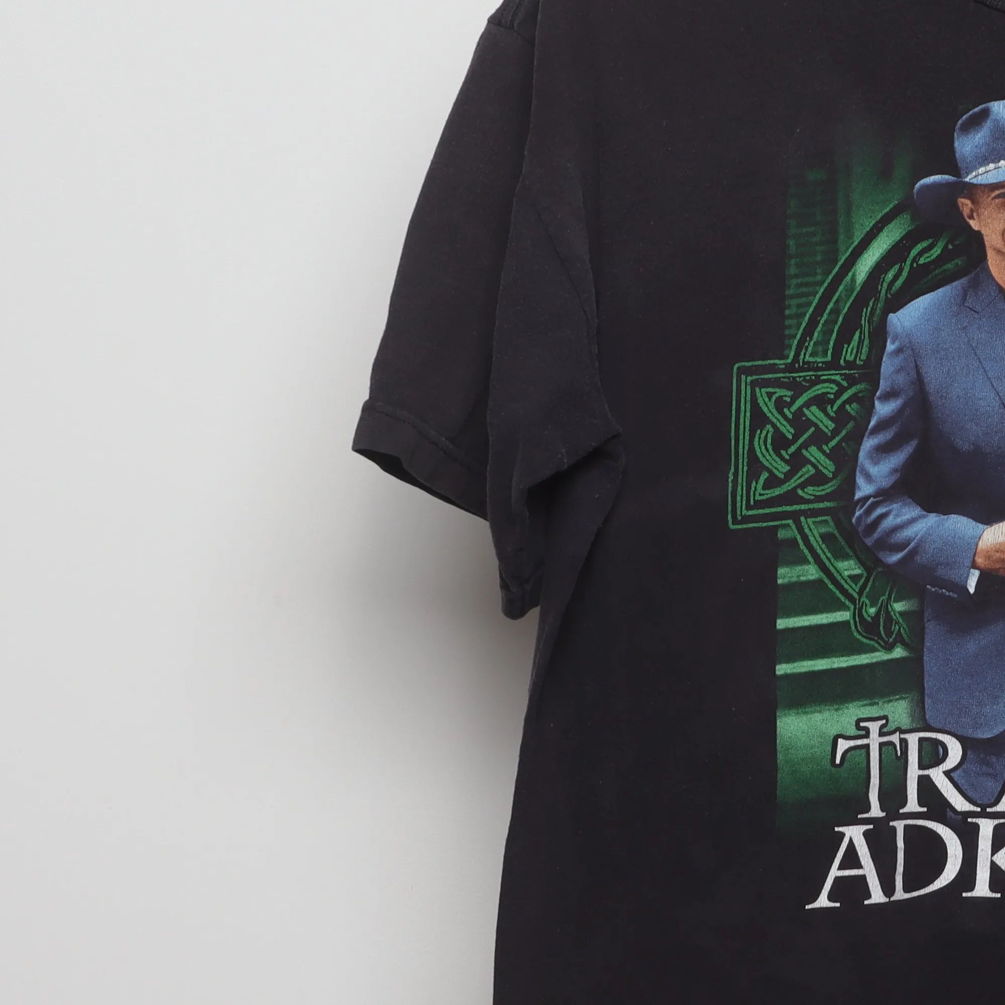 Close-up of the sleeve on the Vintage 2010s Trace Adkins Tour 2015 T-Shirt XL