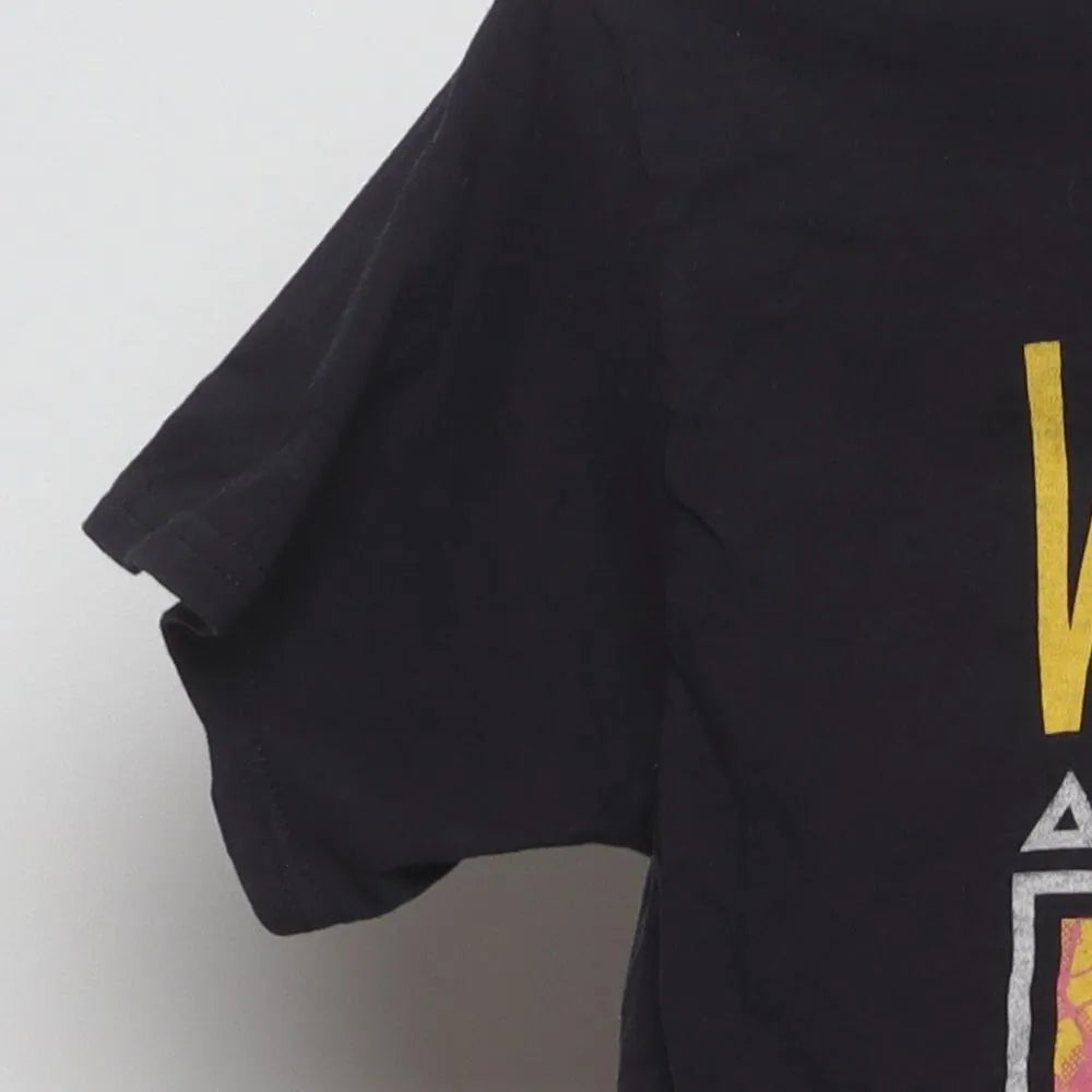 Close-up of the sleeve on the Vintage 2010s Walker Stalker Cruise "The Walking Dead Fan Cruise 2018" T-Shirt - S