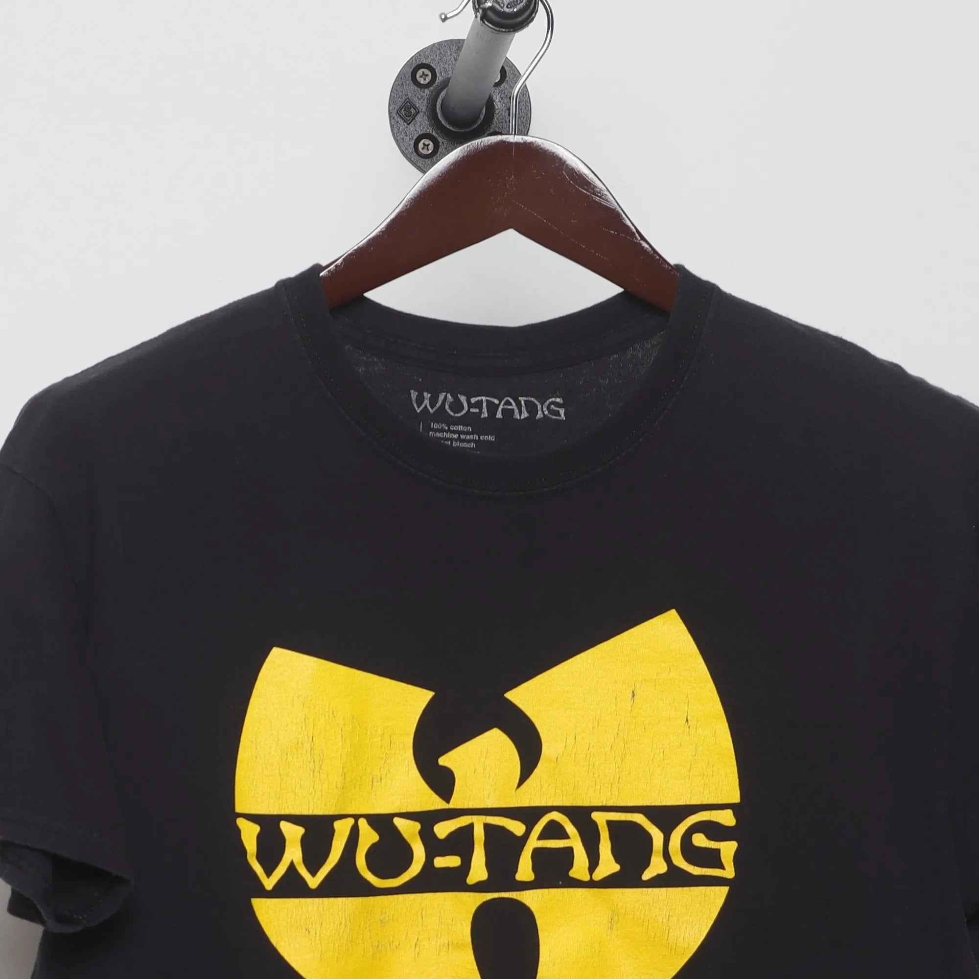 Close-up of the collar and tag on the Vintage 2010s Wu-Tang Clan Classic Logo T-Shirt M
