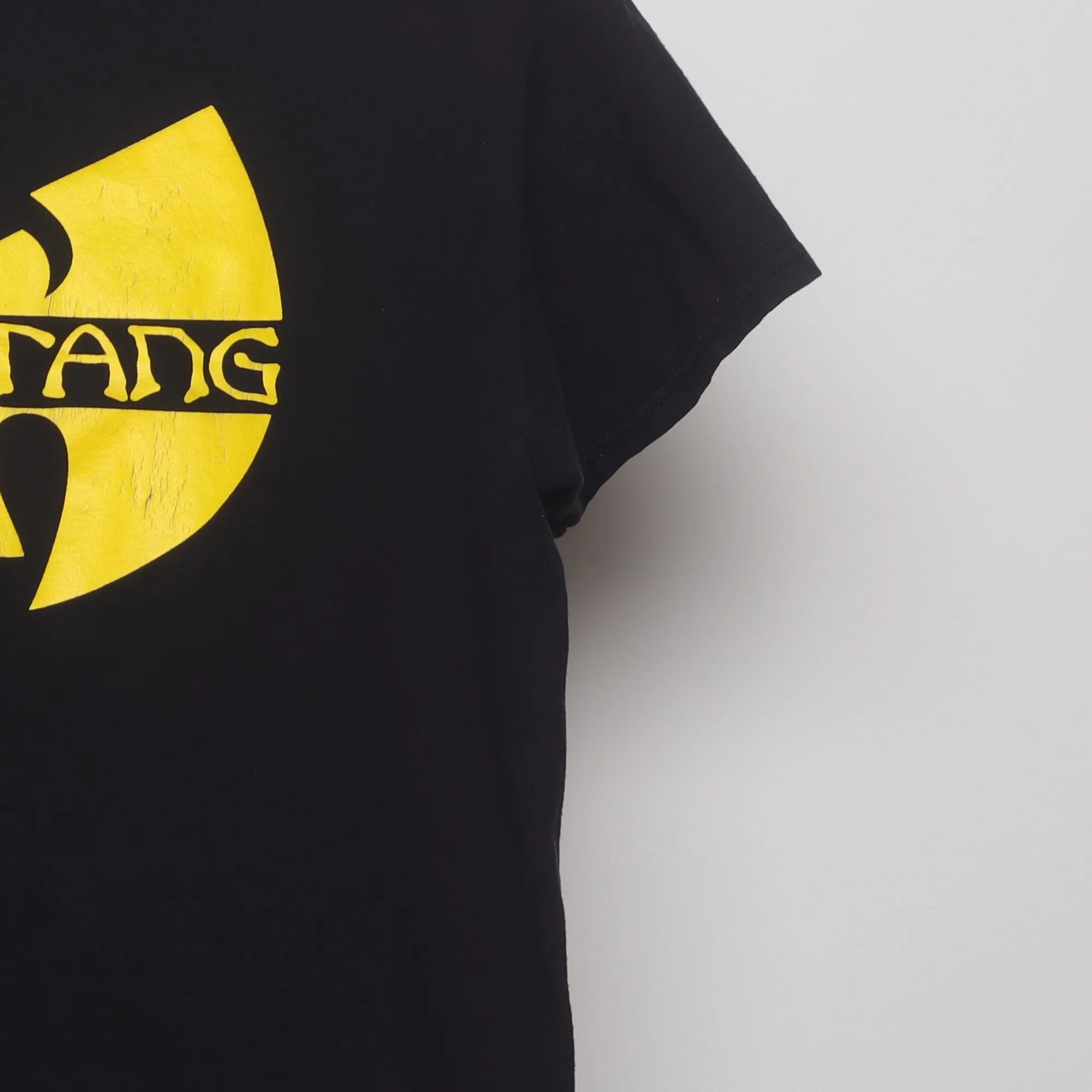 Close-up of the sleeve on the Vintage 2010s Wu-Tang Clan Logo T-Shirt L