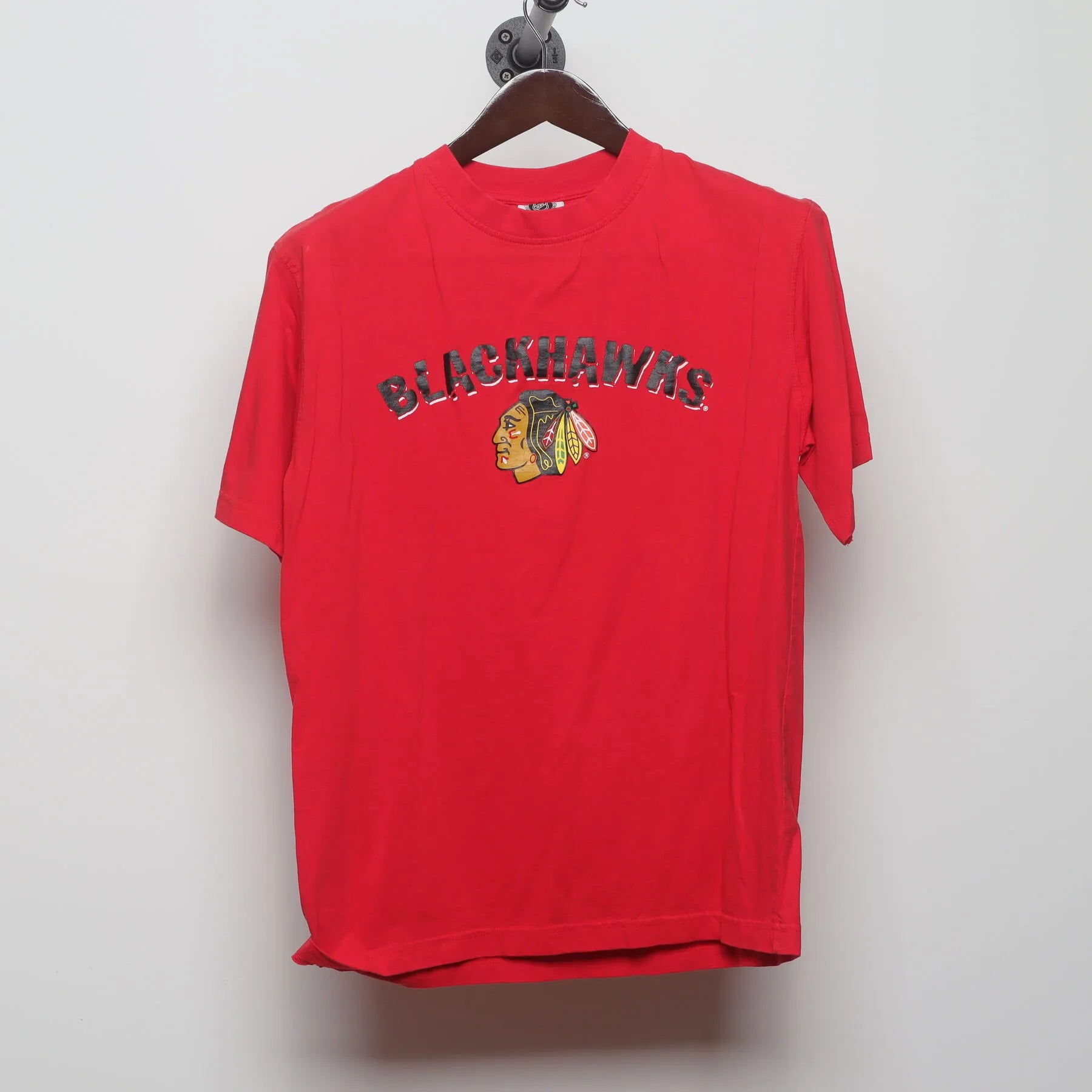 Front view of Vintage 1990s Chicago Blackhawks "Team Logo" T-Shirt - M