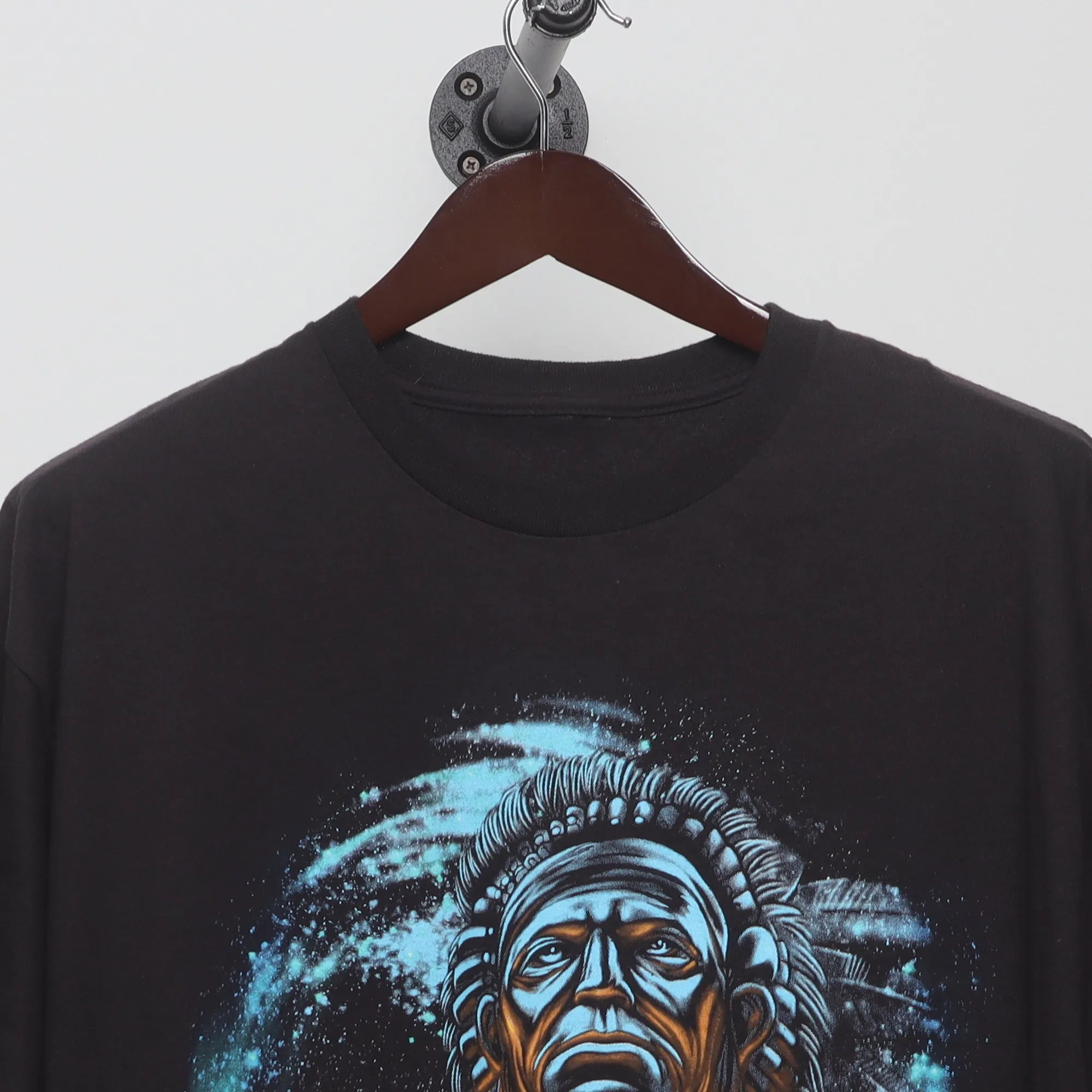 Close-up of the collar and tag on the Vintage 90s Howling Wolf Native Chief Graphic T-Shirt L