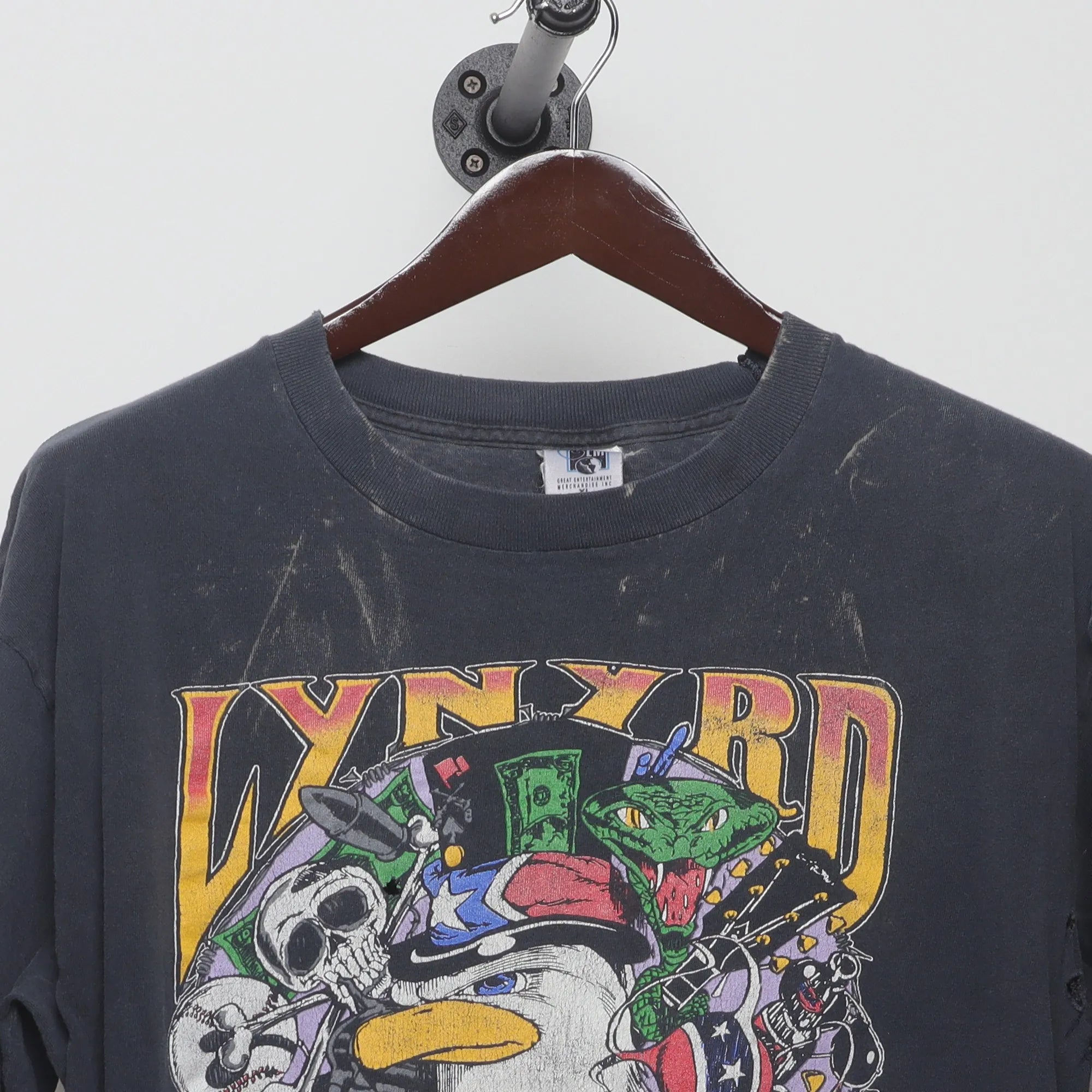 Close-up of the collar and tag on the Vintage 90s Lynyrd Skynyrd Double Sided Band Tee L
