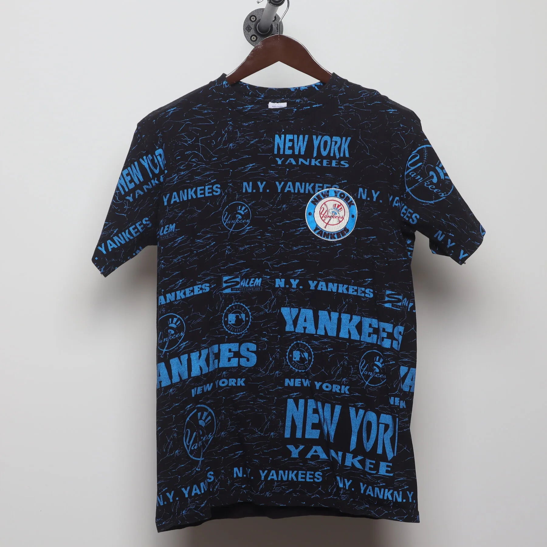 Front view of Vintage 1990s New York Yankees "All Over Print" T-Shirt - M
