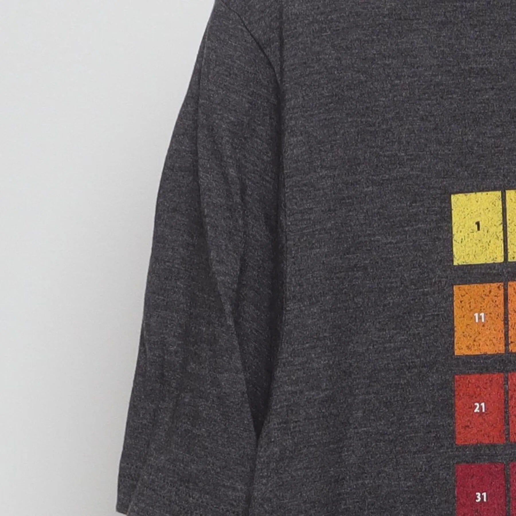 Close-up of the Left sleeve on the Vintage Y2K Craft Beer "Beer Tasting Grid" T-Shirt - M