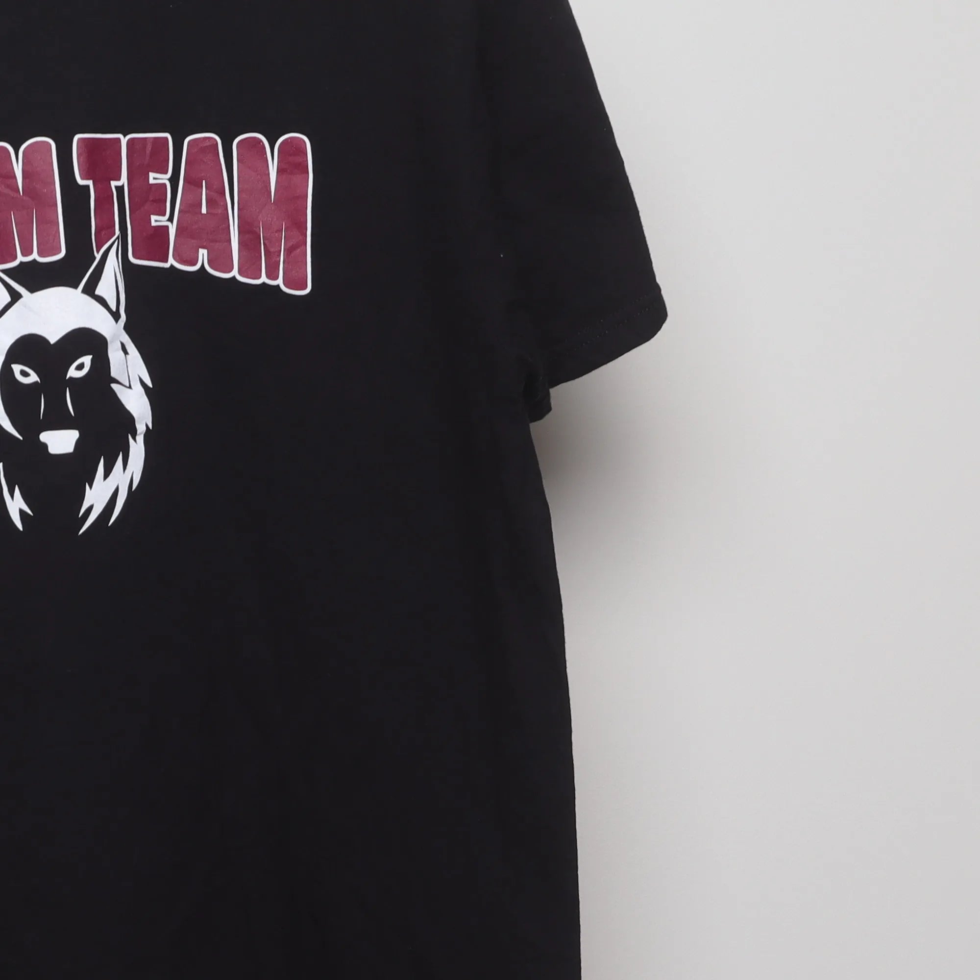 Close-up of the sleeve on the Vintage Dream Team Wolf Graphic T-Shirt L