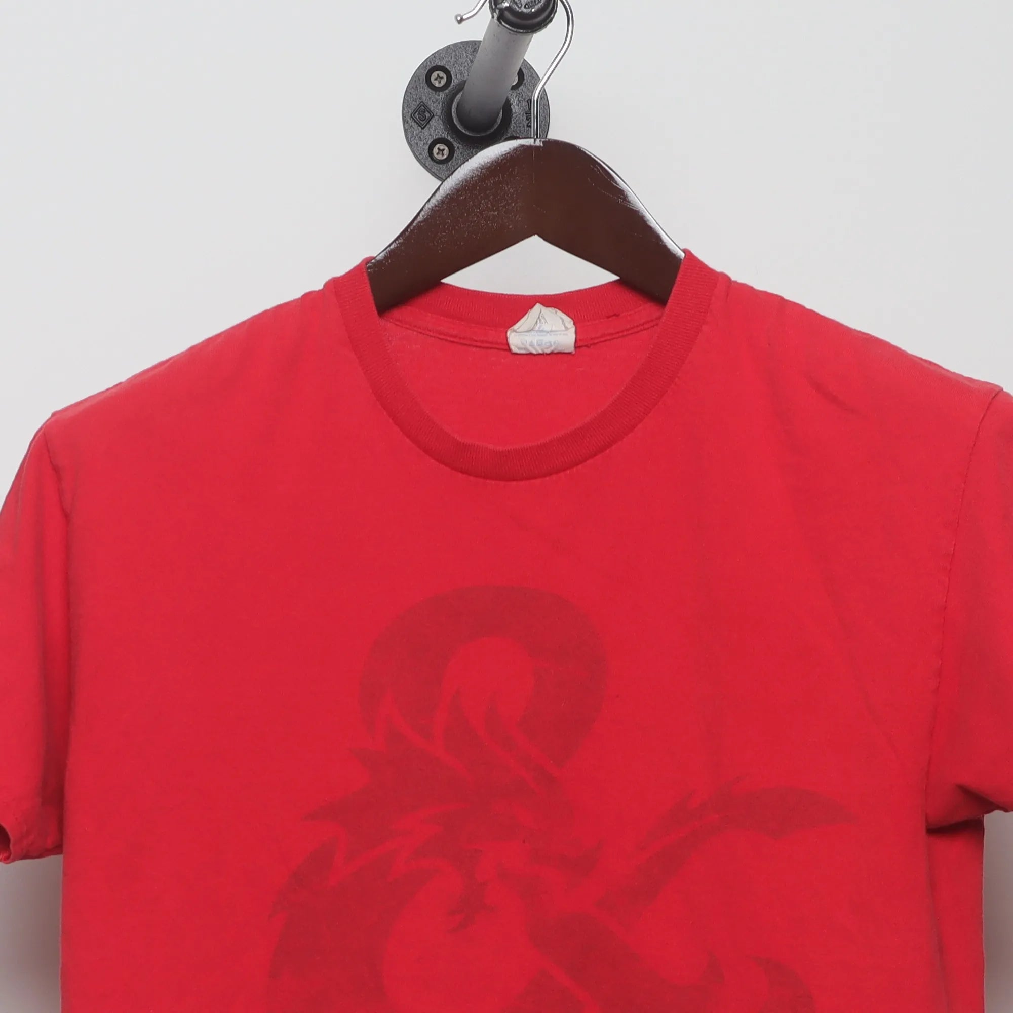 Close-up of the collar and tag on the Vintage Dungeons & Dragons Faded Logo T-Shirt S