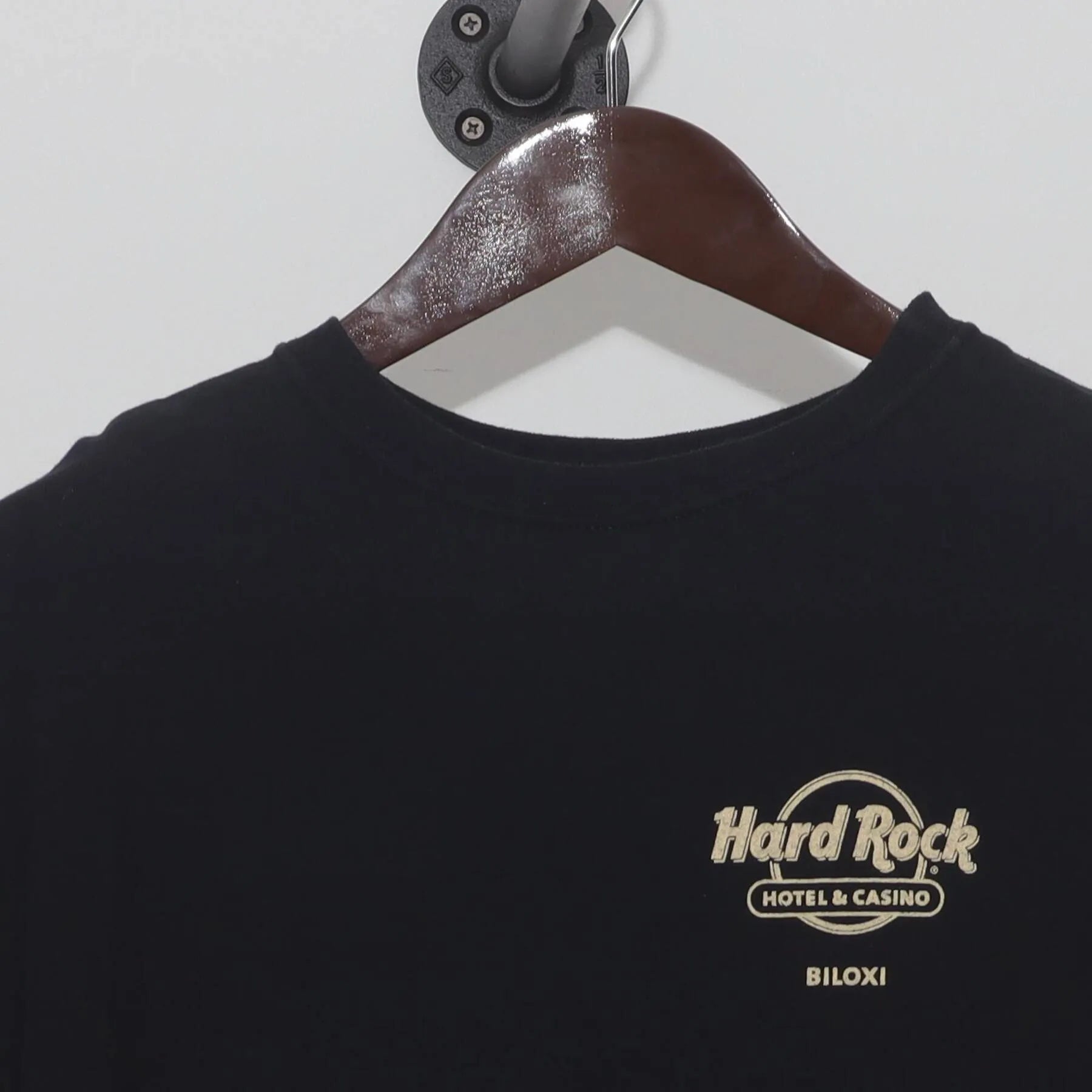 Close-up of the collar and tag on the Vintage 2000s Hard Rock Casino "Nothing Like The First Time" T-Shirt - L