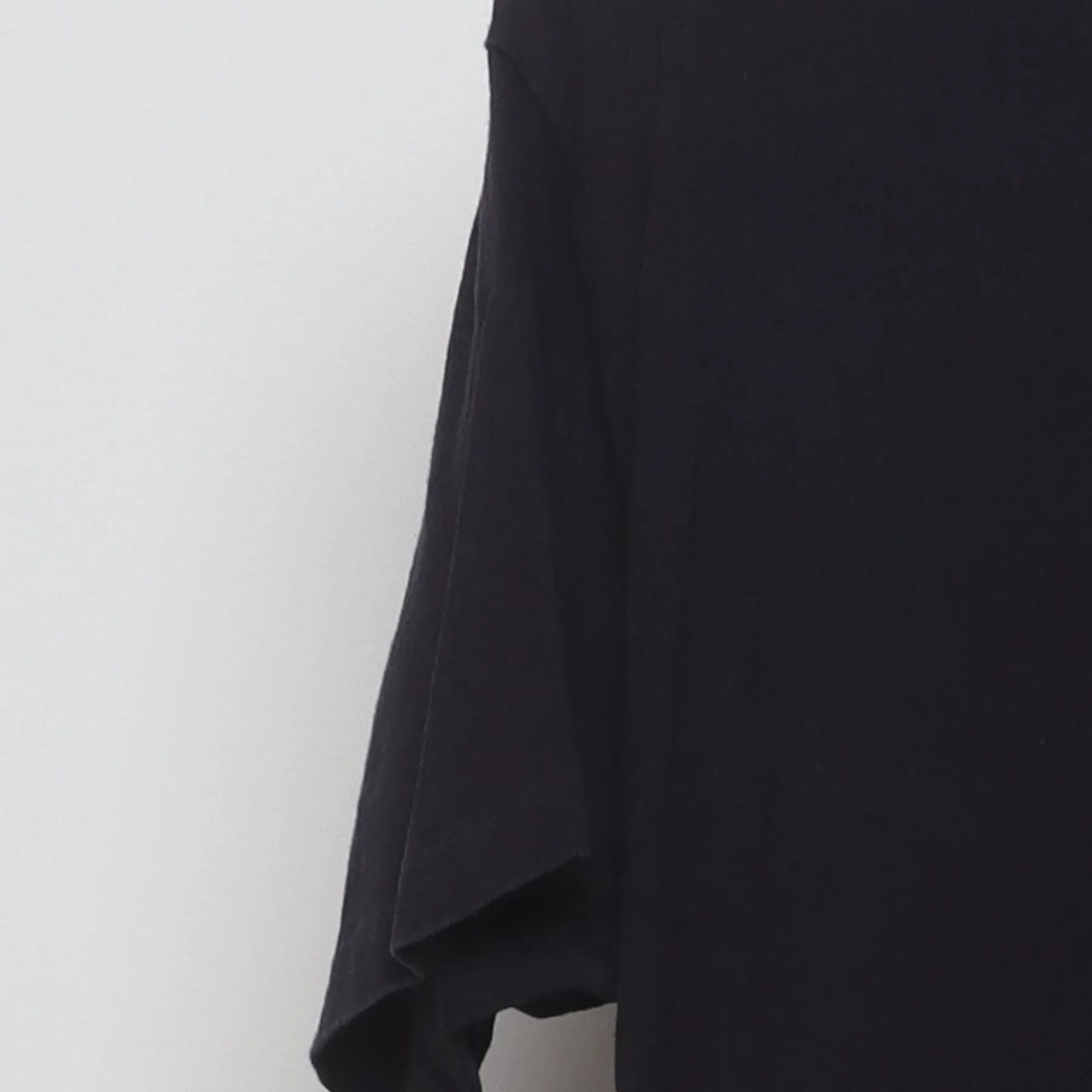 Close-up of the Left sleeve on the Vintage Y2K Howard & The White Boys "Strung Out On The Blues" T-Shirt - M