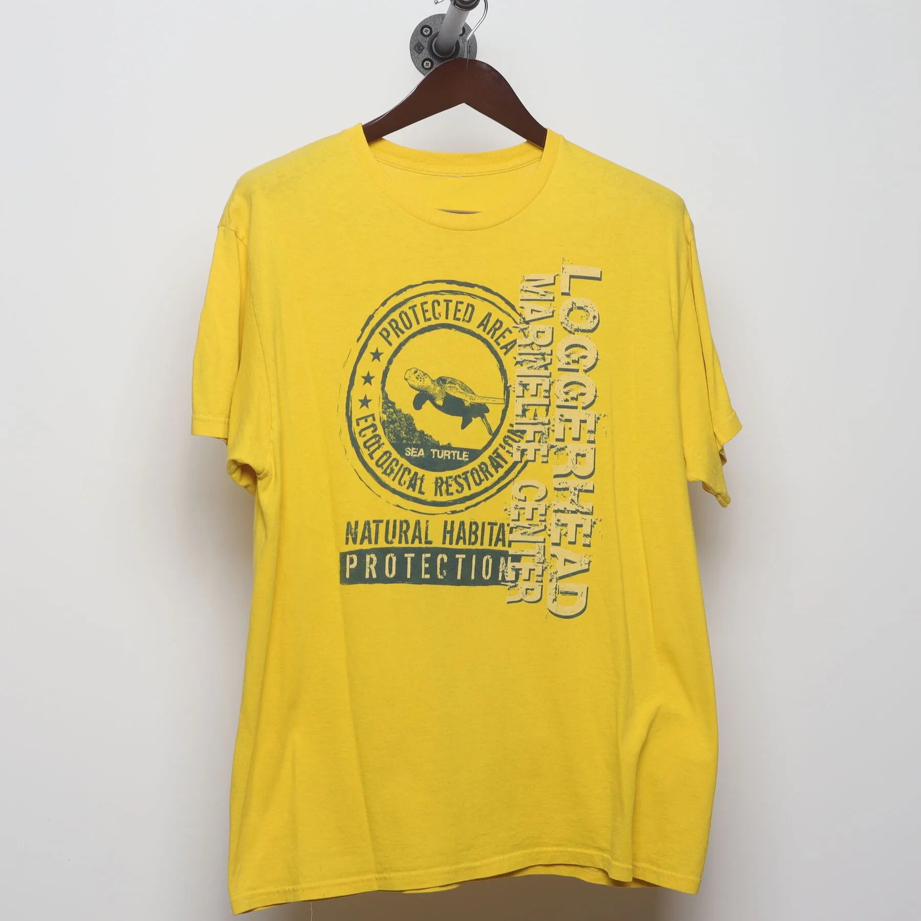 Front view of Vintage Y2K Loggerhead Marinelife Center "Sea Turtle Habitat" T-Shirt - M