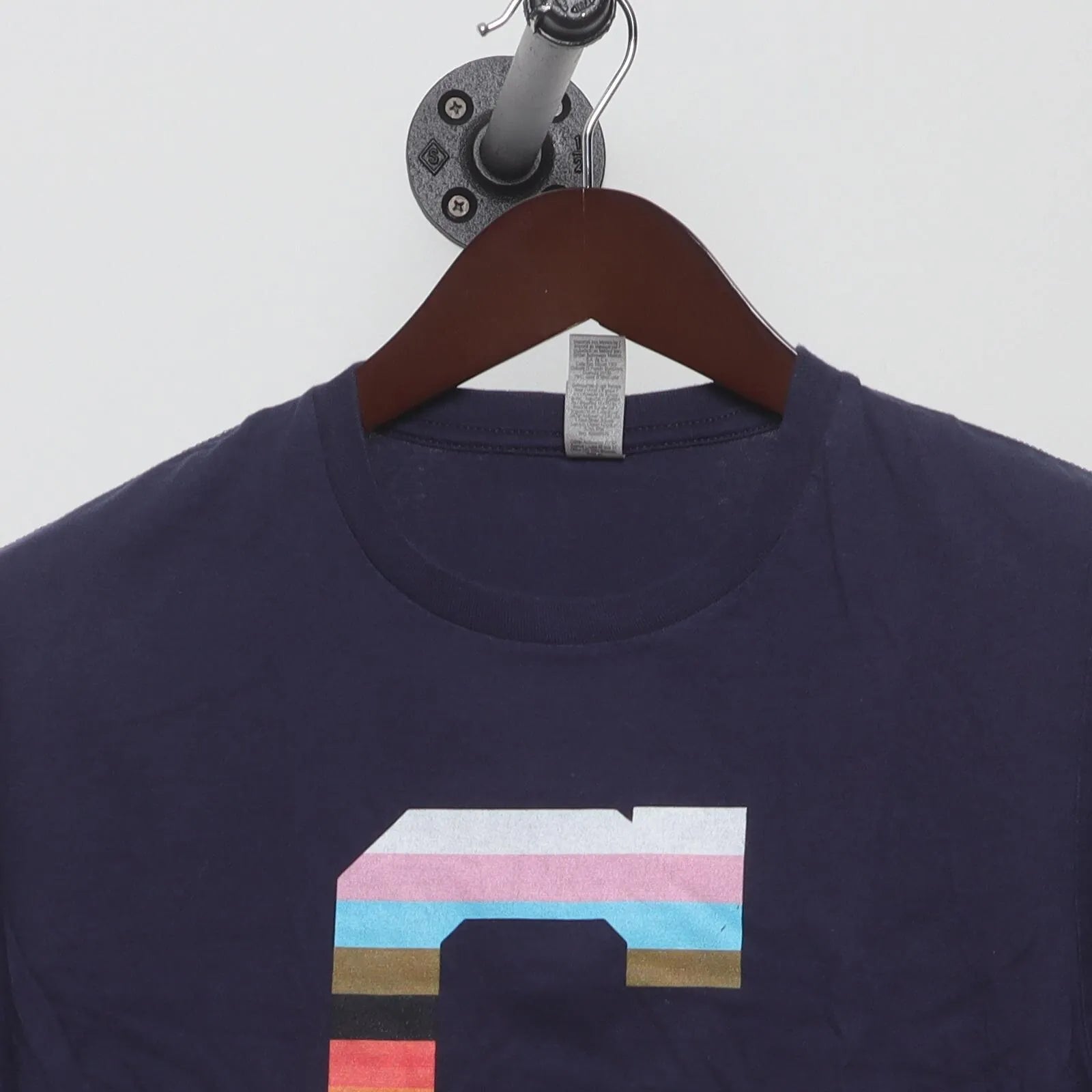 Close-up of the collar and tag on the Vintage Modern Alstyle "Chicago Pride C" T-Shirt - S