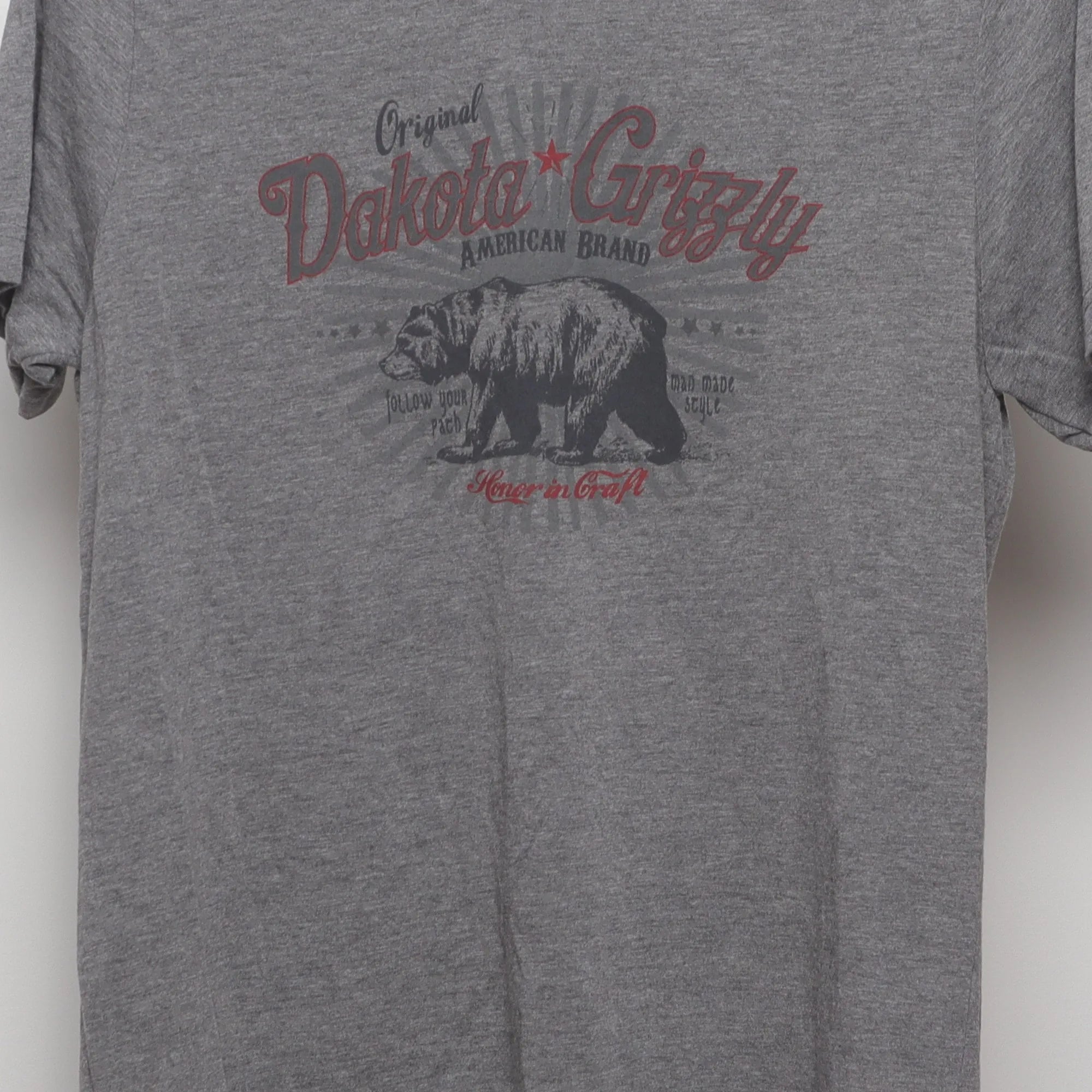 Close-up of the main graphic on the Vintage Modern Dakota Grizzly Bear Graphic Tee M