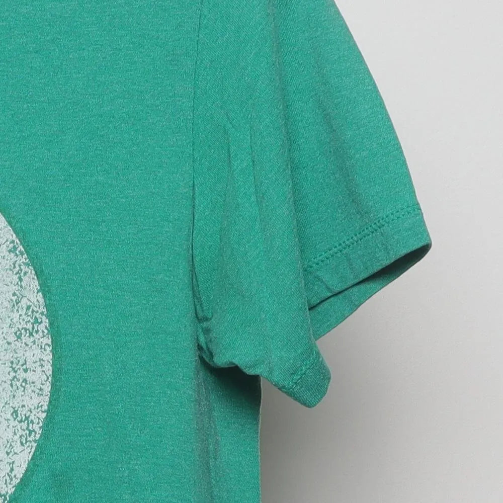 Close-up of the sleeve on the Vintage Modern DC Comics "Green Lantern Logo" T-Shirt - S