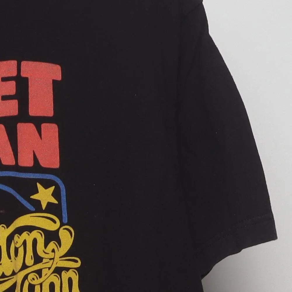 Close-up of the sleeve on the Vintage Modern Elton John "Rocket Man" T-Shirt - L