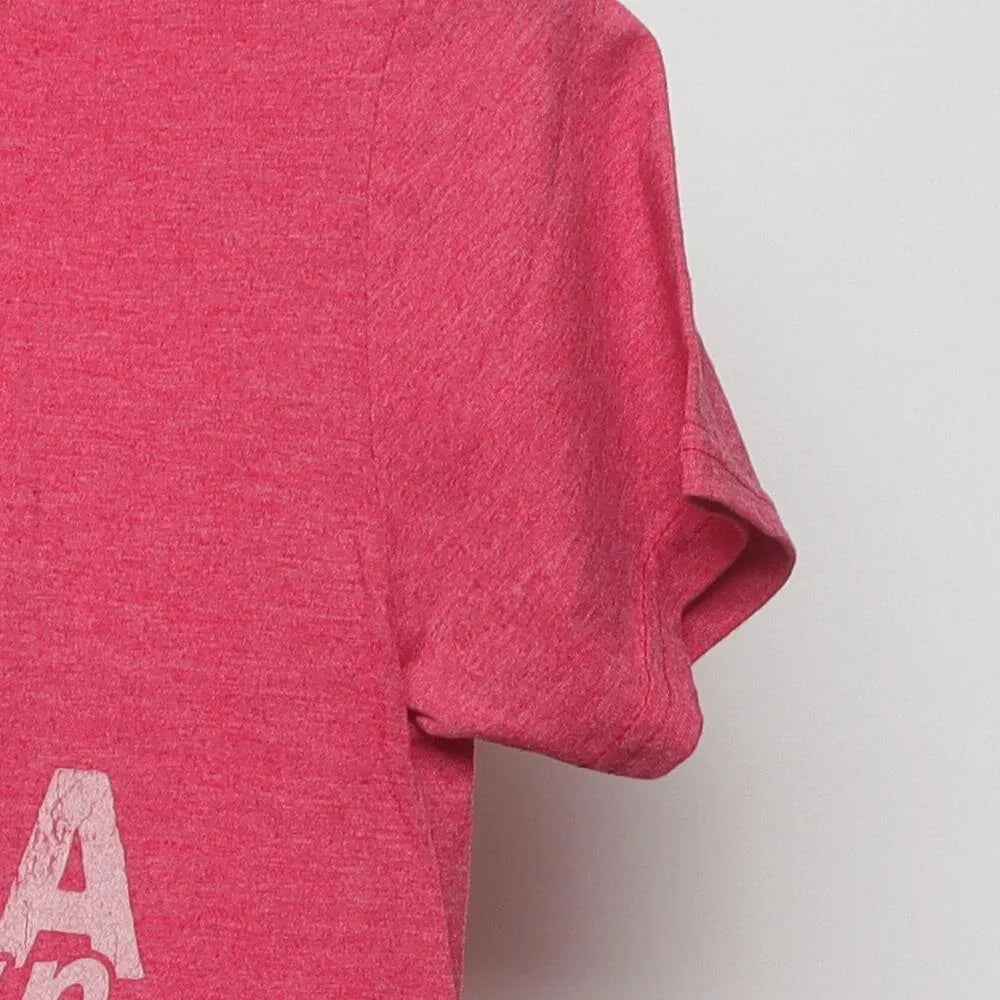 Close-up of the sleeve on the Vintage Modern Indiana Wesleyan University "Wildcats" T-Shirt - S