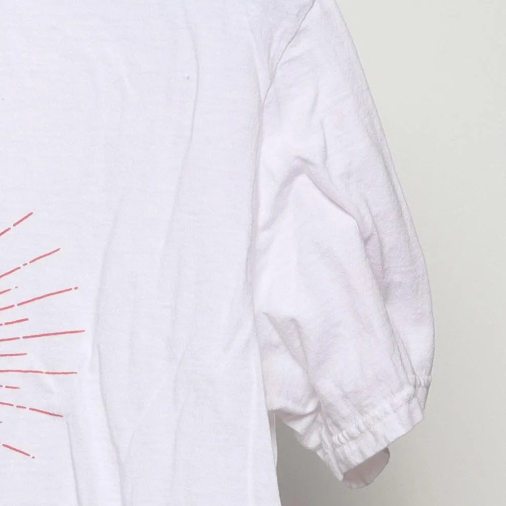 Close-up of the sleeve on the Vintage Modern Jack's "Fan Fuel" T-Shirt - L