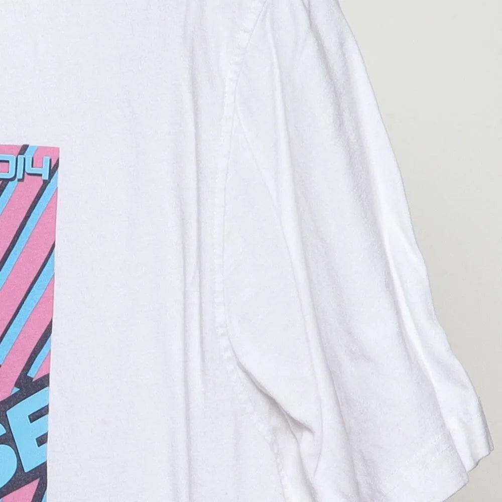 Close-up of the sleeve on the Vintage Modern Jewel House "Shining Bright" T-Shirt - L
