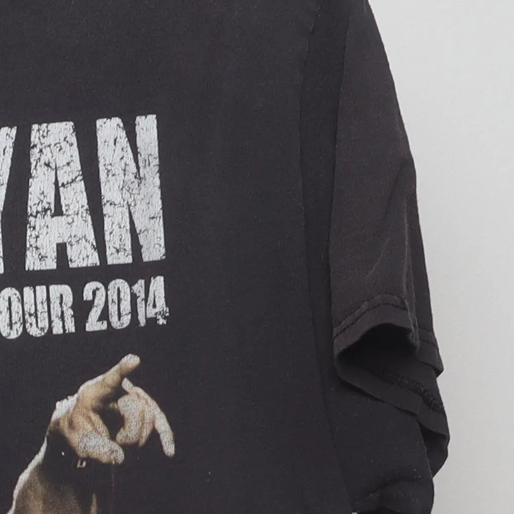 Close-up of the sleeve on the Vintage Modern Luke Bryan "That's My Kind of Night Tour 2014" T-Shirt - L