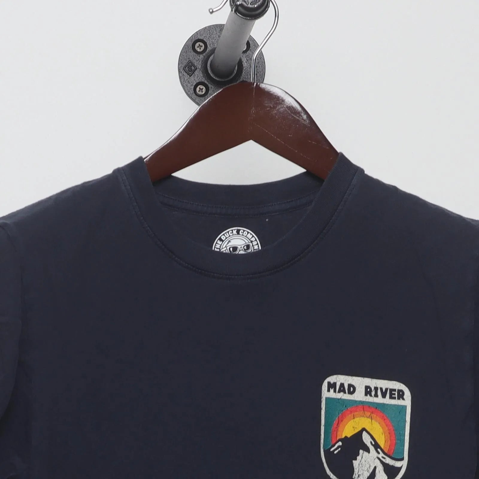 Close-up of the collar and tag on the Vintage Modern Mad River Mountain "Mountain Sunset" T-Shirt - S