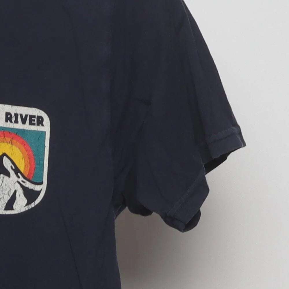 Close-up of the sleeve on the Vintage Modern Mad River Mountain "Mountain Sunset" T-Shirt - S