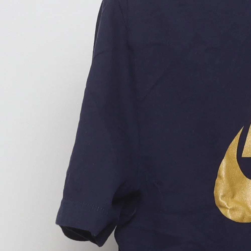 Close-up of the sleeve on the Vintage Modern Nike "BSBL Gold Foil" T-Shirt - S