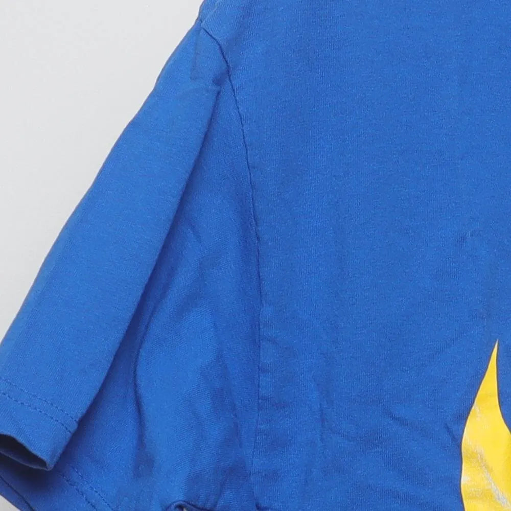 Close-up of the sleeve on the Vintage Modern Nike "Just Do It Swoosh Logo" T-Shirt - M