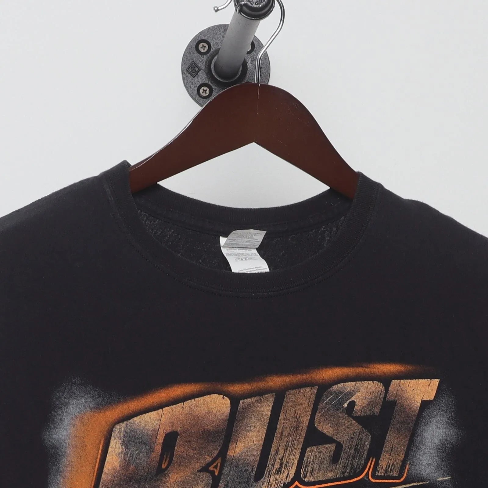Close-up of the collar and tag on the Vintage Modern Snap-on "Rust To Riches" T-Shirt - L
