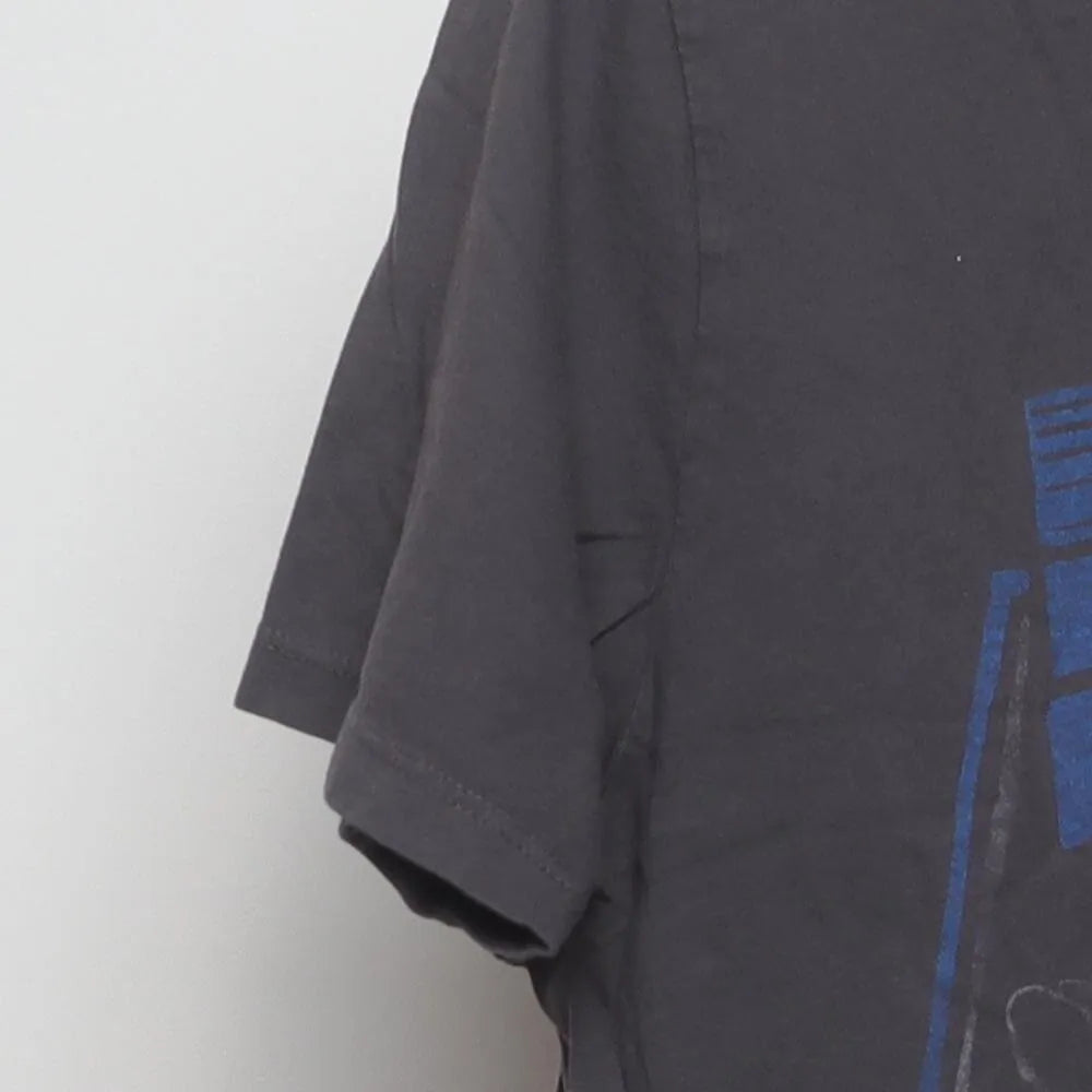 Close-up of the sleeve on the Vintage Modern Star Wars "H. SOLO" T-Shirt - M