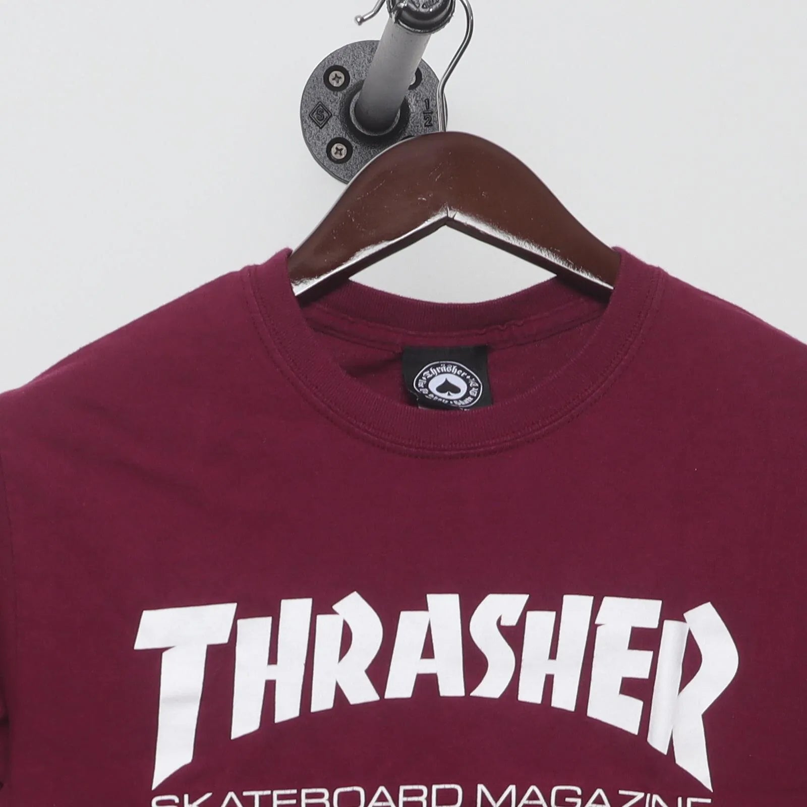 Close-up of the collar and tag on the Vintage Modern Thrasher "Skateboard Magazine Logo" T-Shirt - S