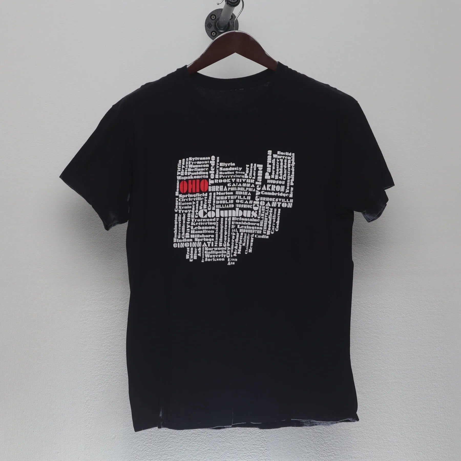 Front view of Vintage Y2K Ohio Cities "Typographic Map" T-Shirt - M