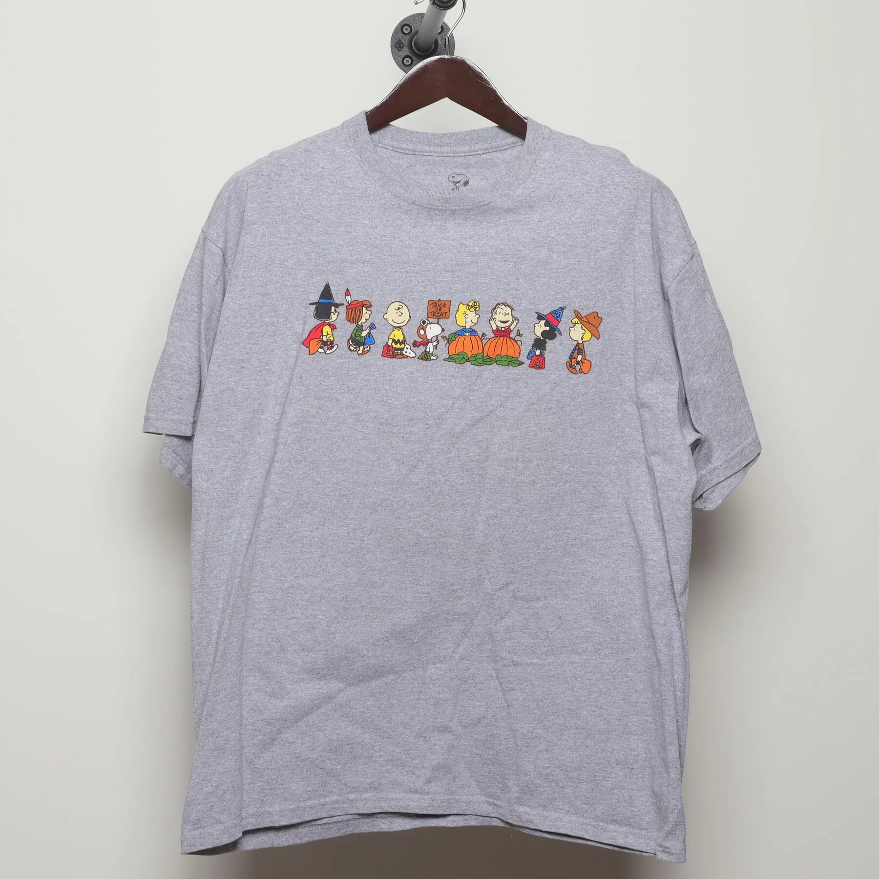 Front view of Vintage Y2K Peanuts "The Great Pumpkin" Halloween T-Shirt - L