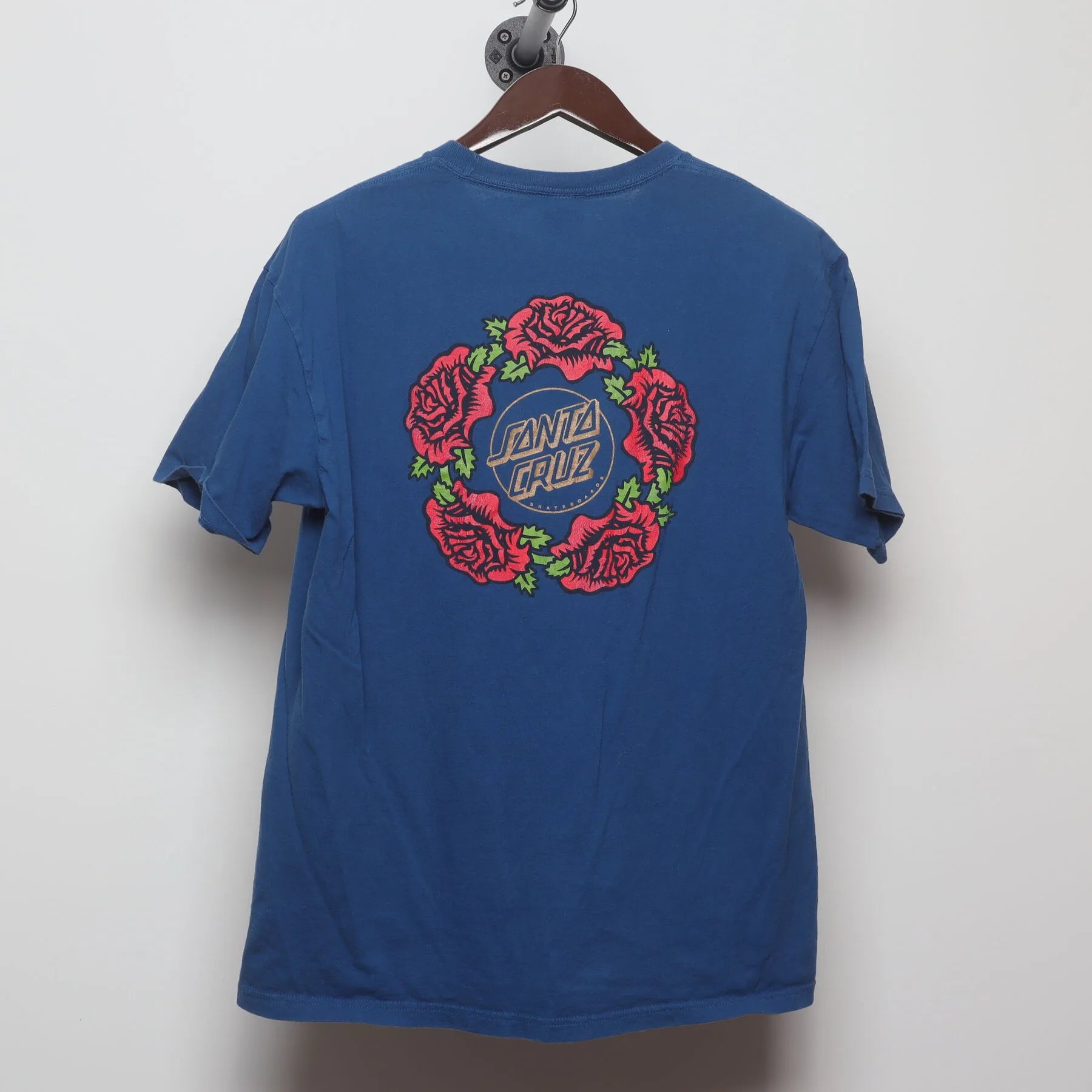 Back view of Vintage Y2K Santa Cruz Skateboards "Rose Wreath" T-Shirt - M