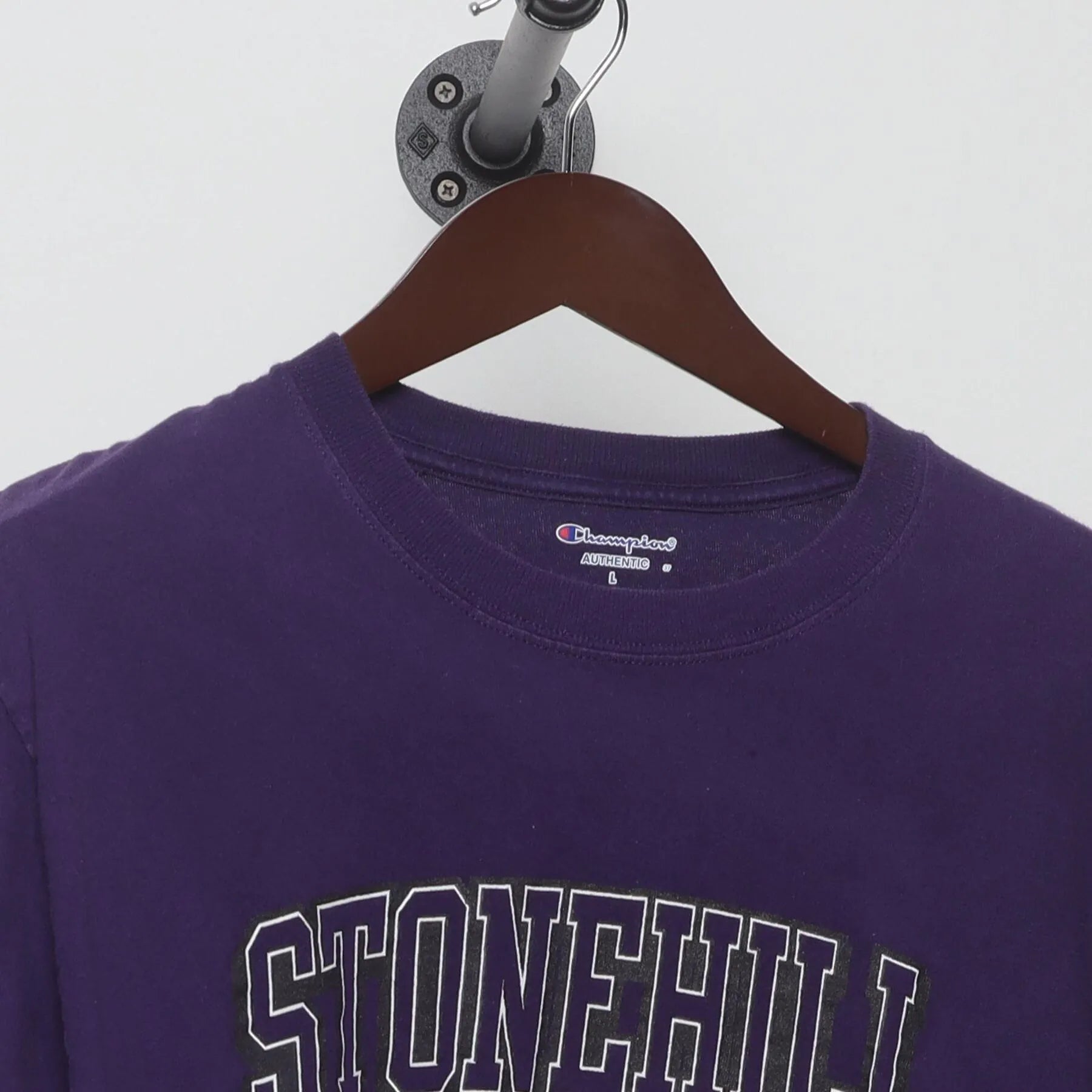 Close-up of the collar and tag on the Vintage Y2K Champion "Stonehill College Skyhawks" T-Shirt - M