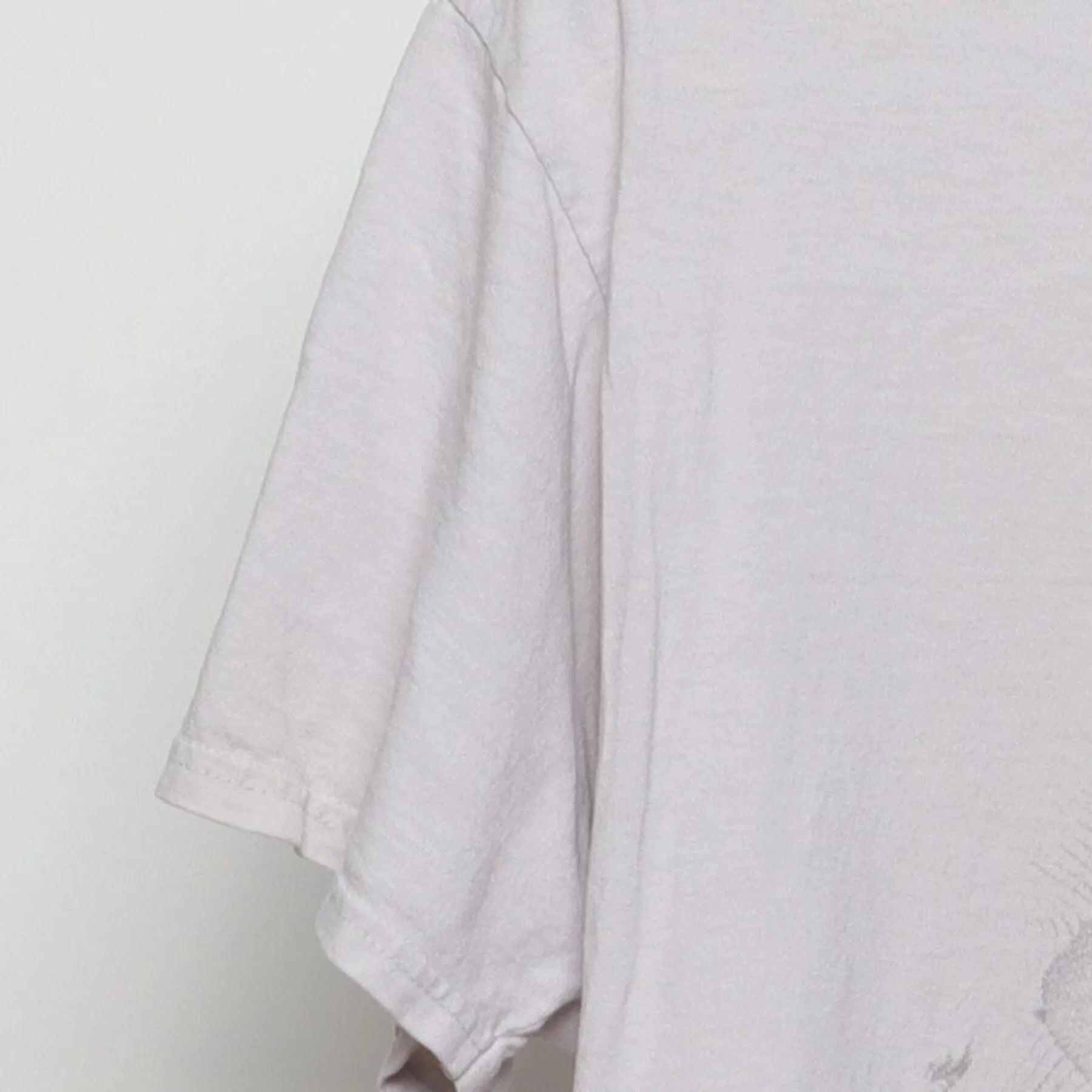 Close-up of the Left sleeve on the Vintage Y2K Britt Nicole "Pop Star Portrait" T-Shirt - M