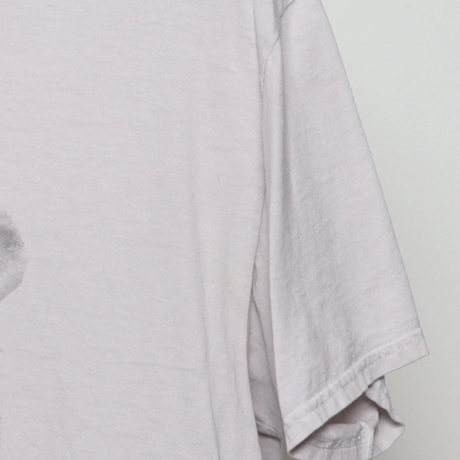 Close-up of the Right sleeve on the Vintage Y2K Britt Nicole "Pop Star Portrait" T-Shirt - M