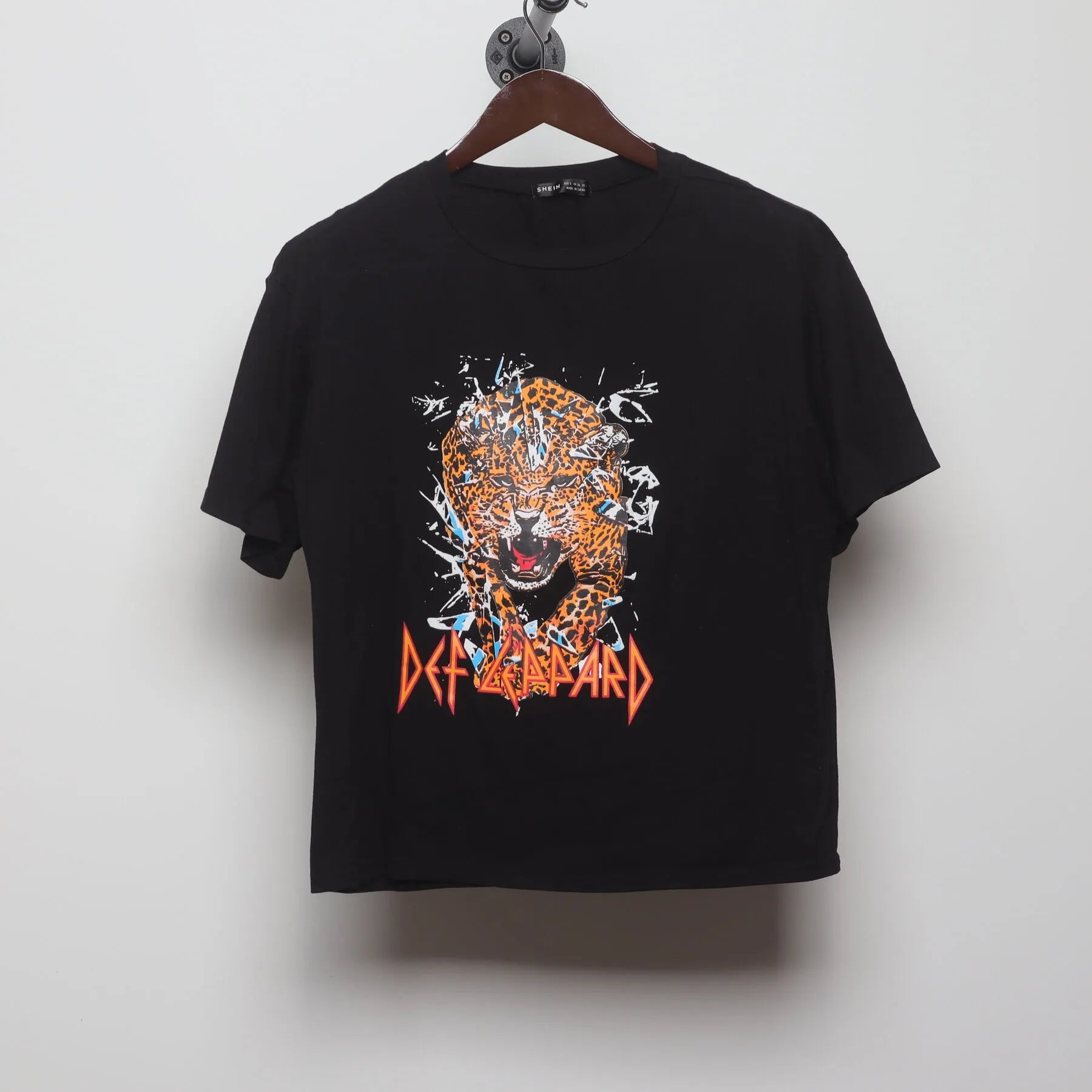 Front view of Vintage 1980s Def Leppard "Shattered Leopard" T-Shirt - M