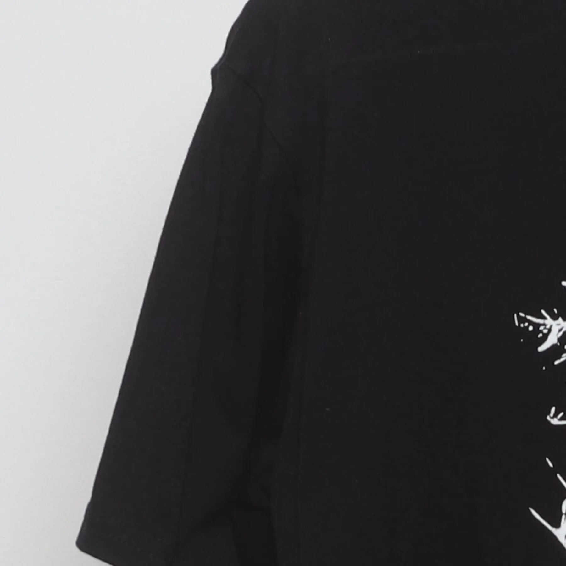 Close-up of the Left sleeve on the Vintage 1980s Def Leppard "Shattered Leopard" T-Shirt - M