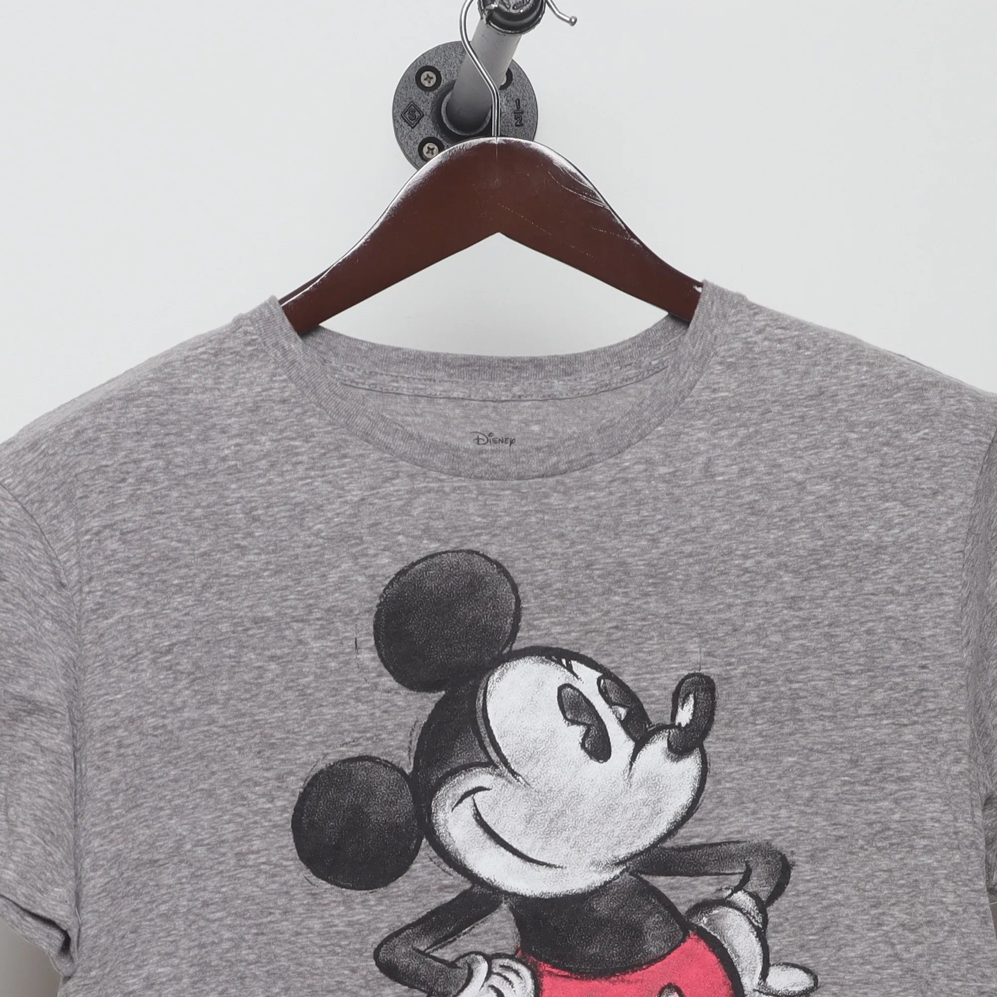 Close-up of the collar and tag on the Vintage Style Disney Mickey Mouse Graphic T-Shirt M