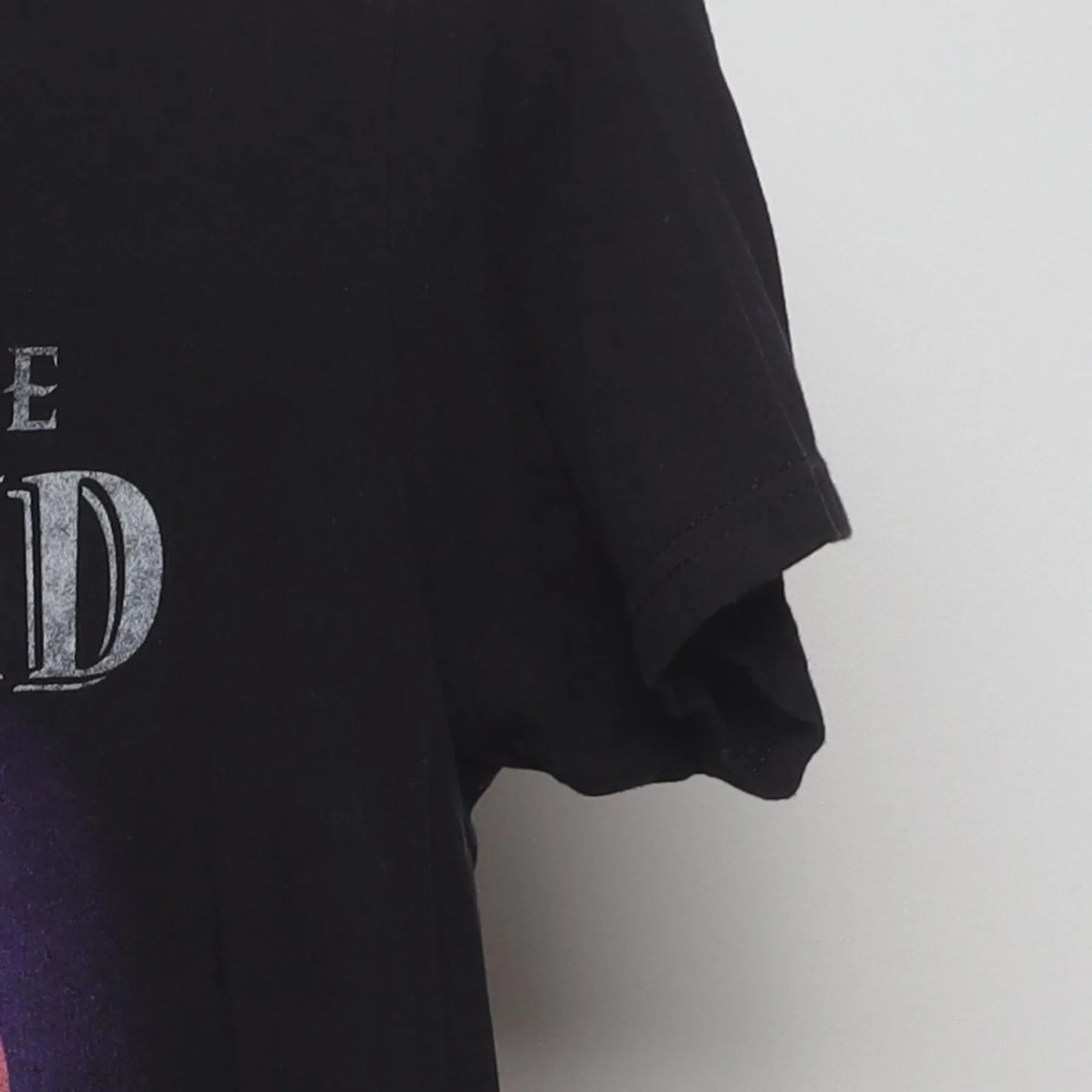 Close-up of the Right sleeve on the Vintage Y2K Disney "The Little Mermaid Silhouette" T-Shirt - XS