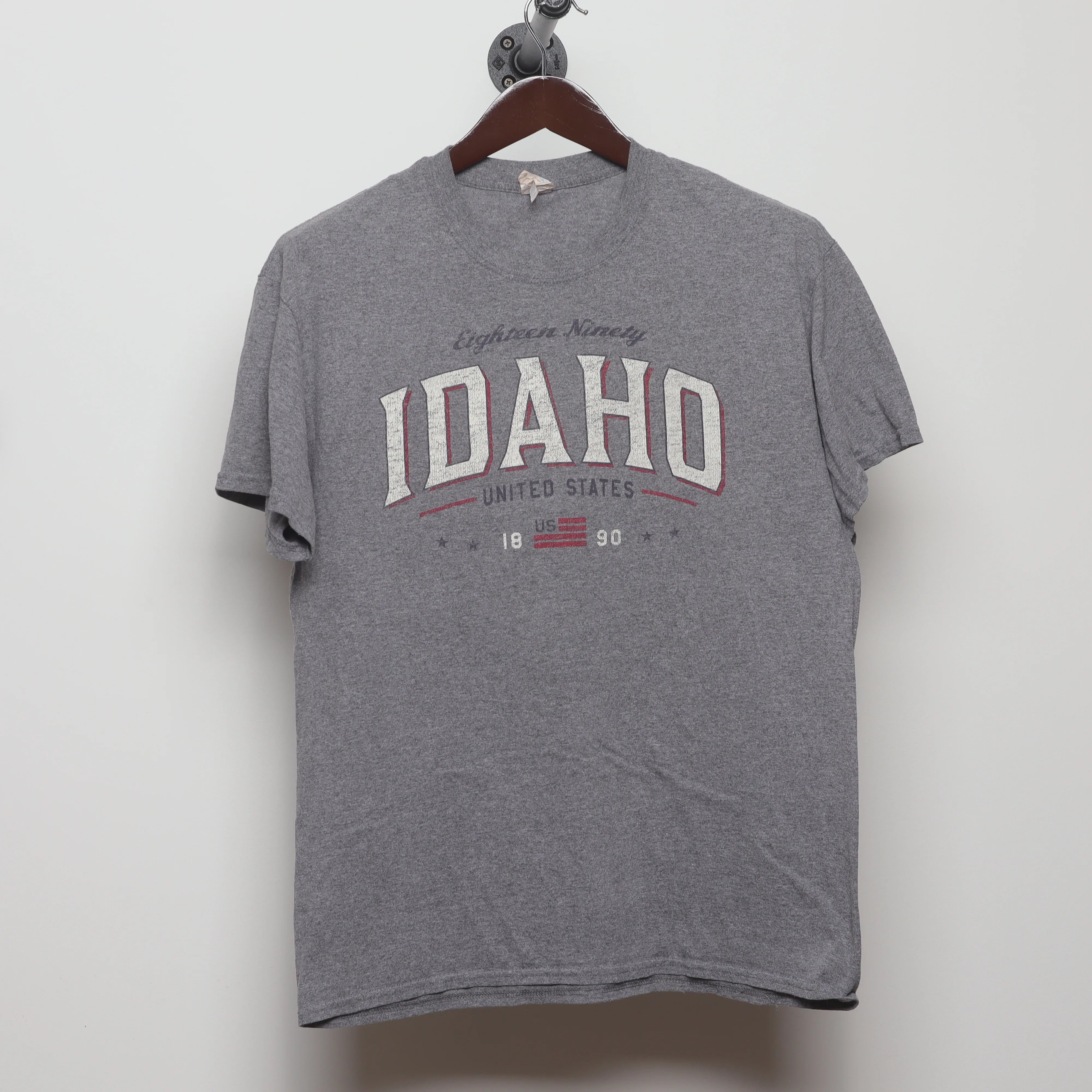 Front view of Vintage Style Idaho Retro Graphic T-Shirt M